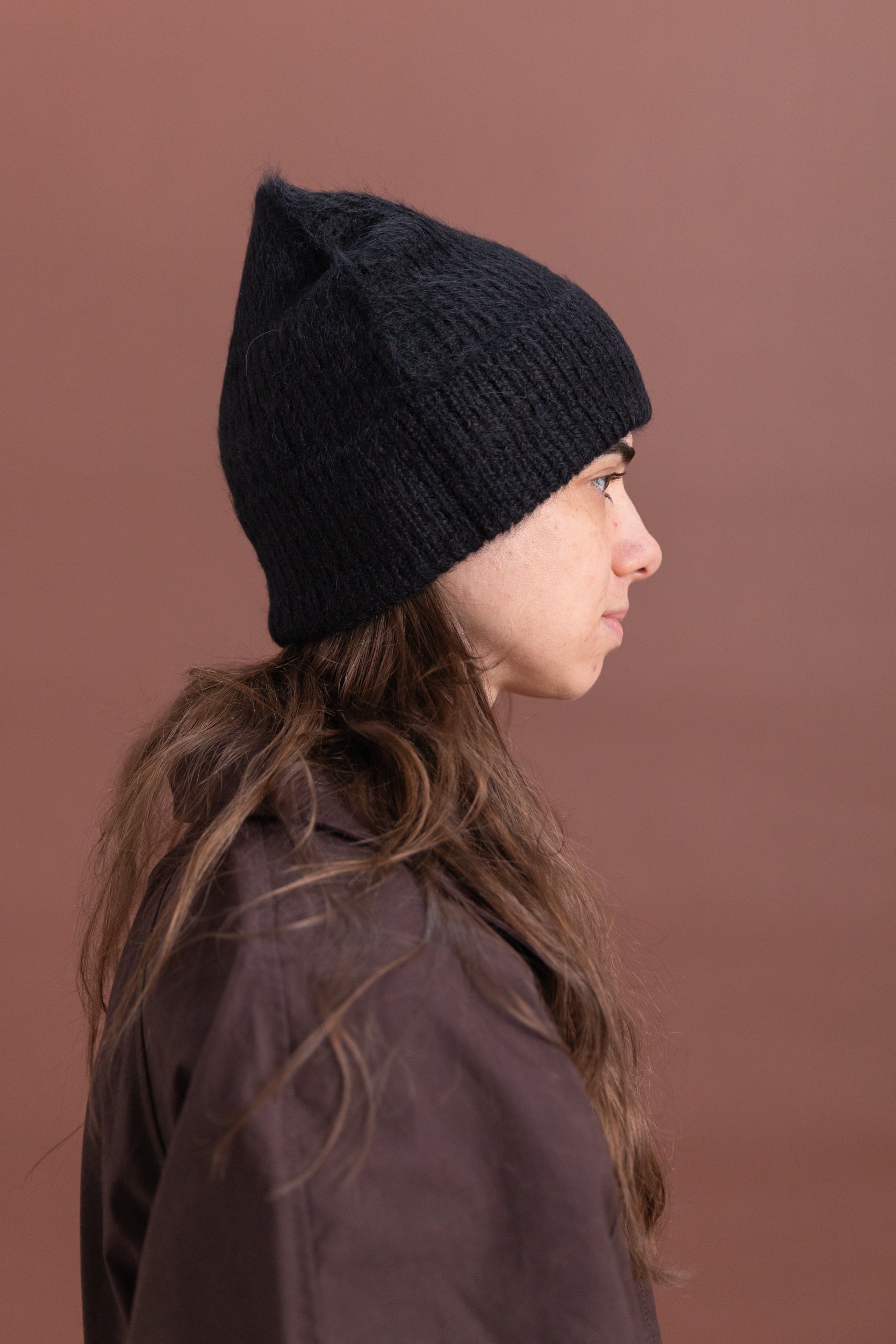 BRUSHED RIB HAT IN BLACK