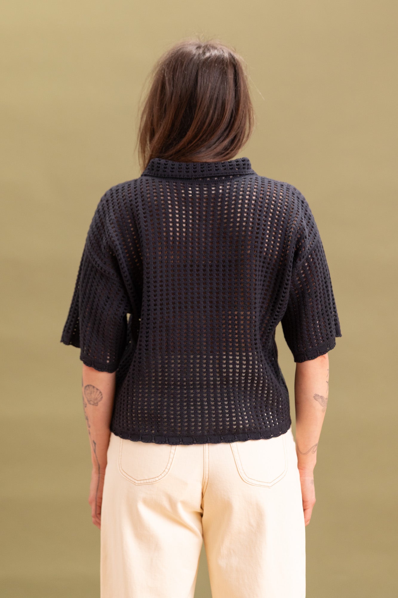 OPEN KNIT POLO IN BLACK