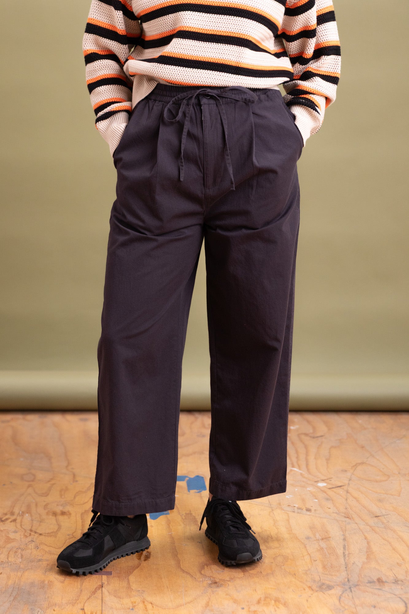 TIE TROUSER IN FADED BLACK