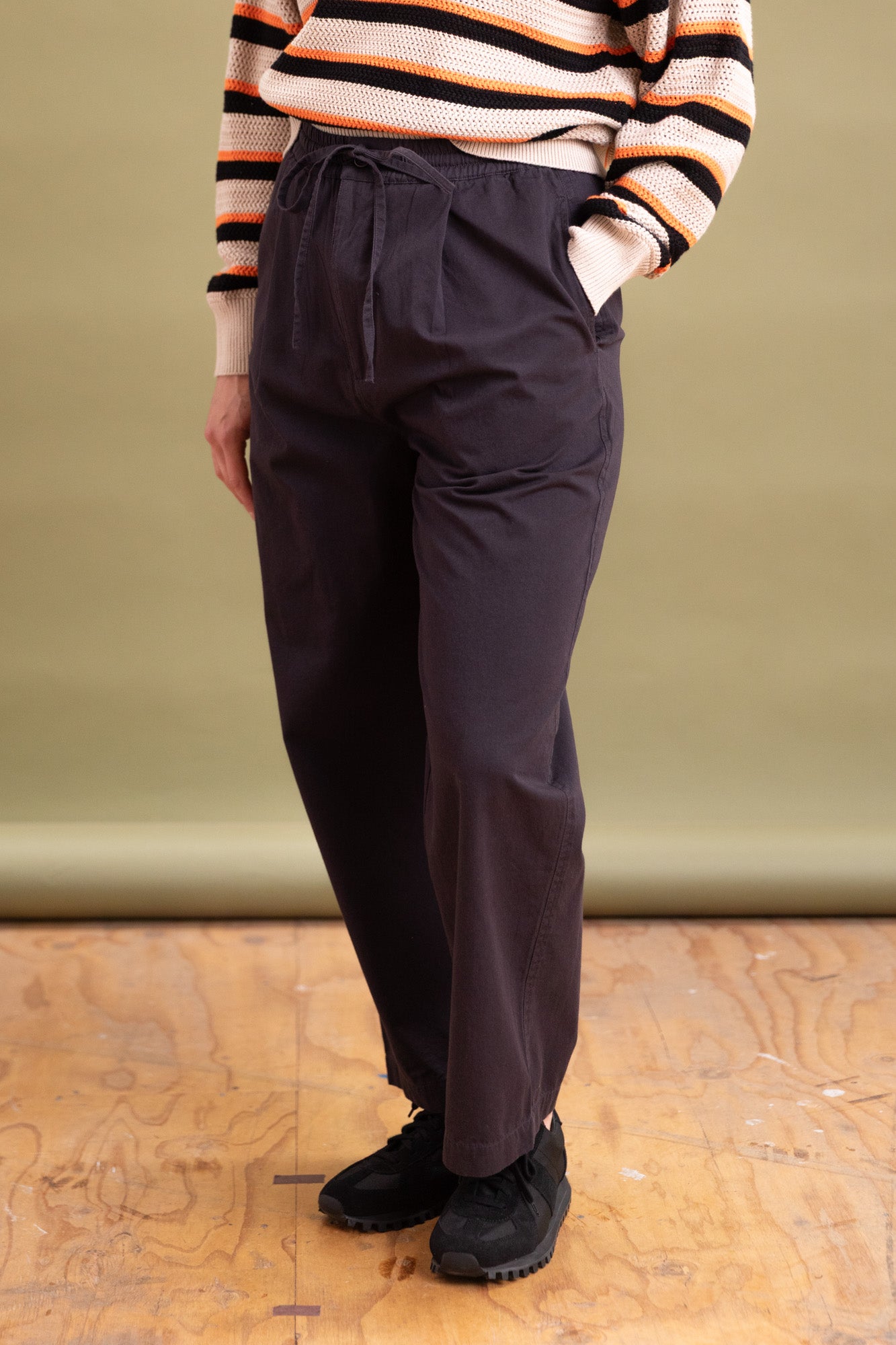 TIE TROUSER IN FADED BLACK