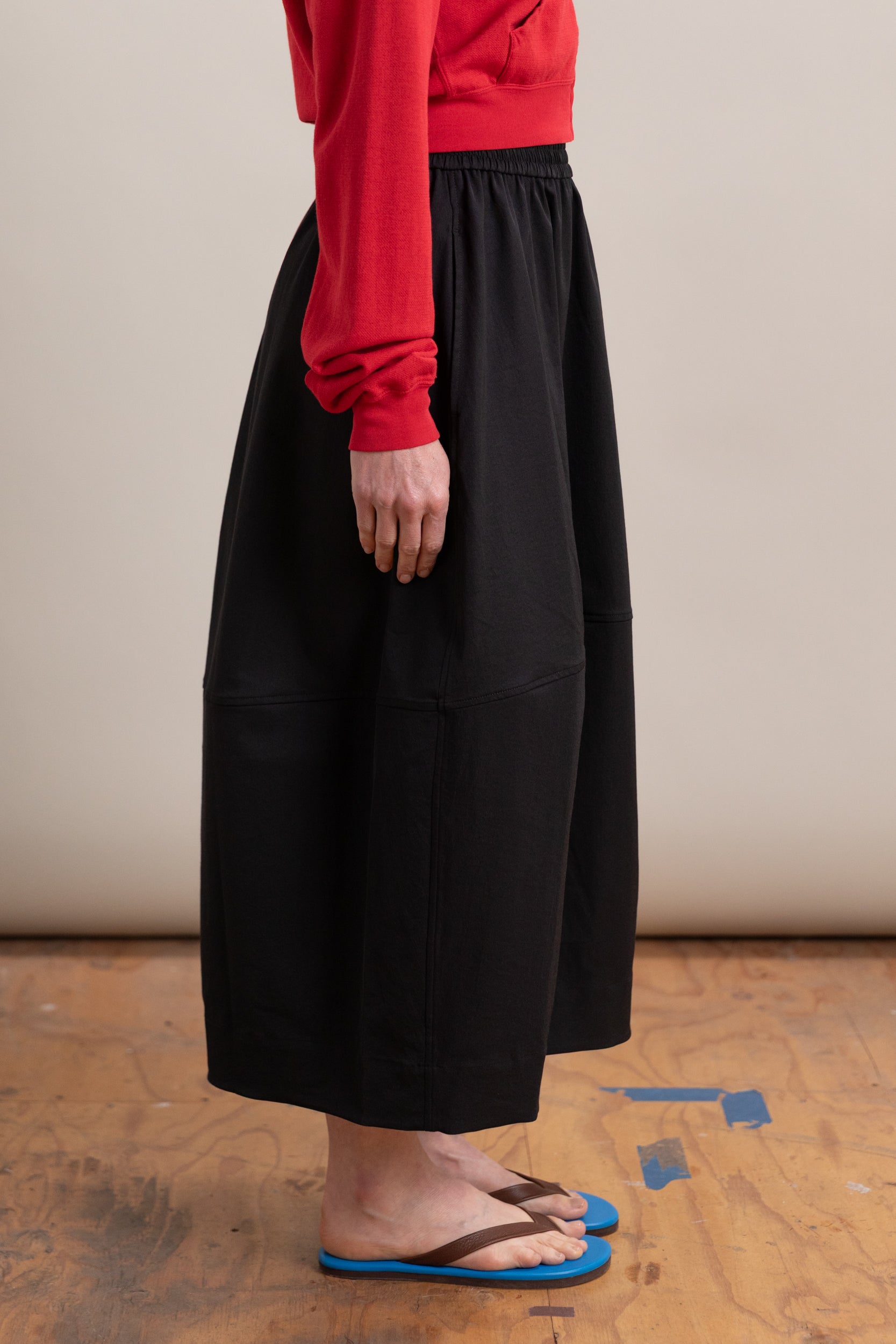 BALLOON MIDI SKIRT IN BLACK