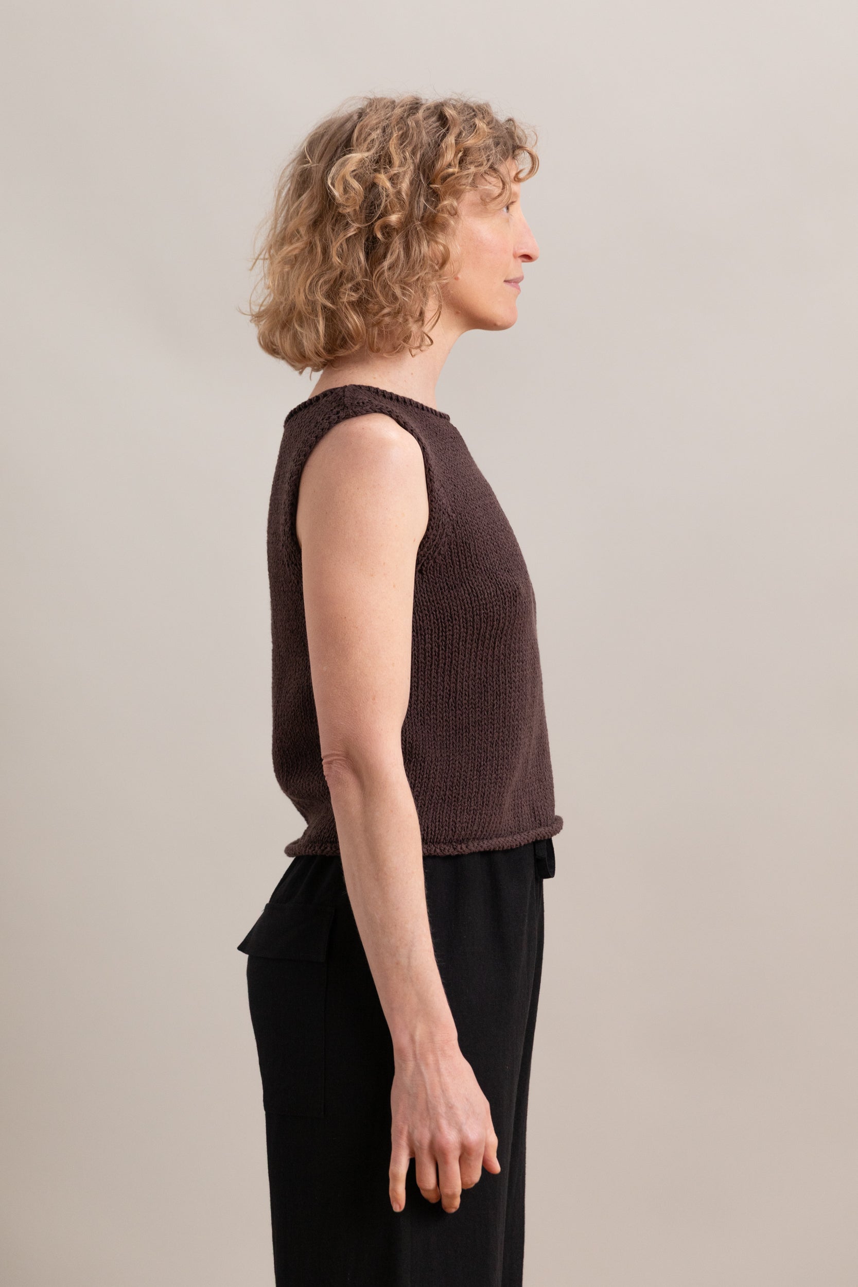 BOAT NECK KNIT TANK IN DARK BROWN