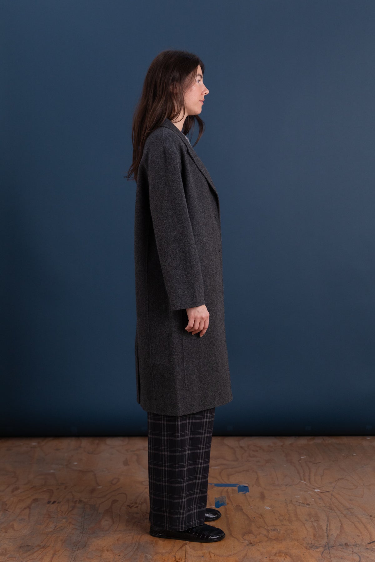 SINGLE BREASTED WOOL COAT IN CHARCOAL
