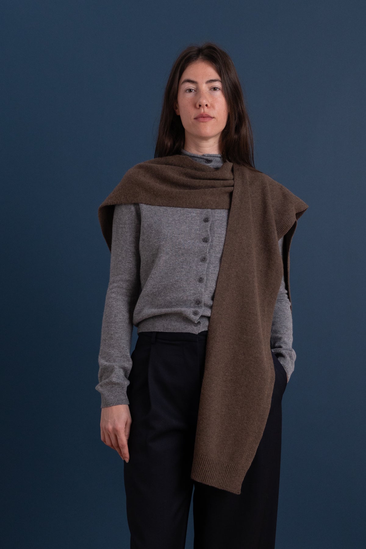 KNIT SHAWL IN LIGHT BROWN