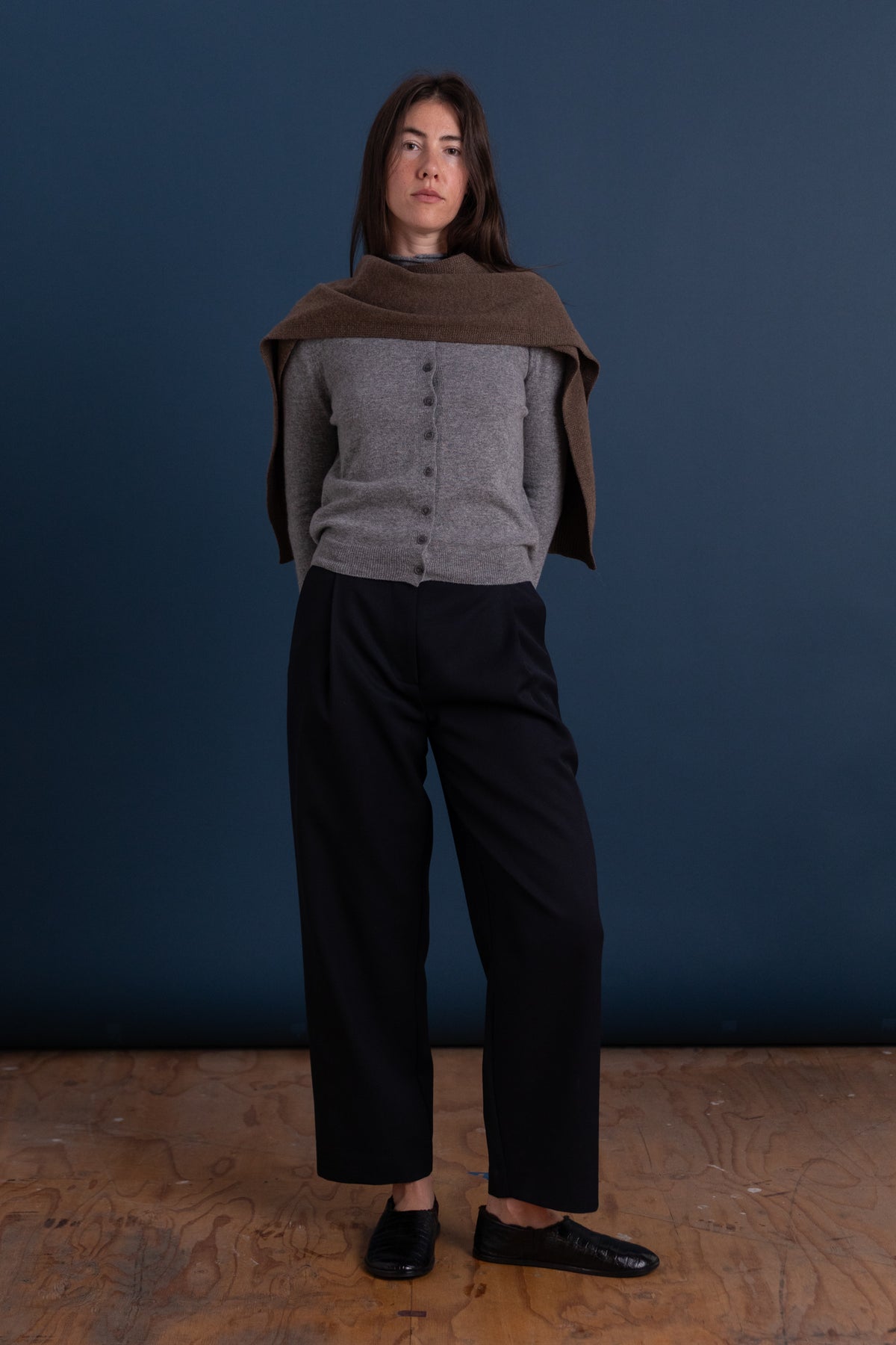 KNIT SHAWL IN LIGHT BROWN