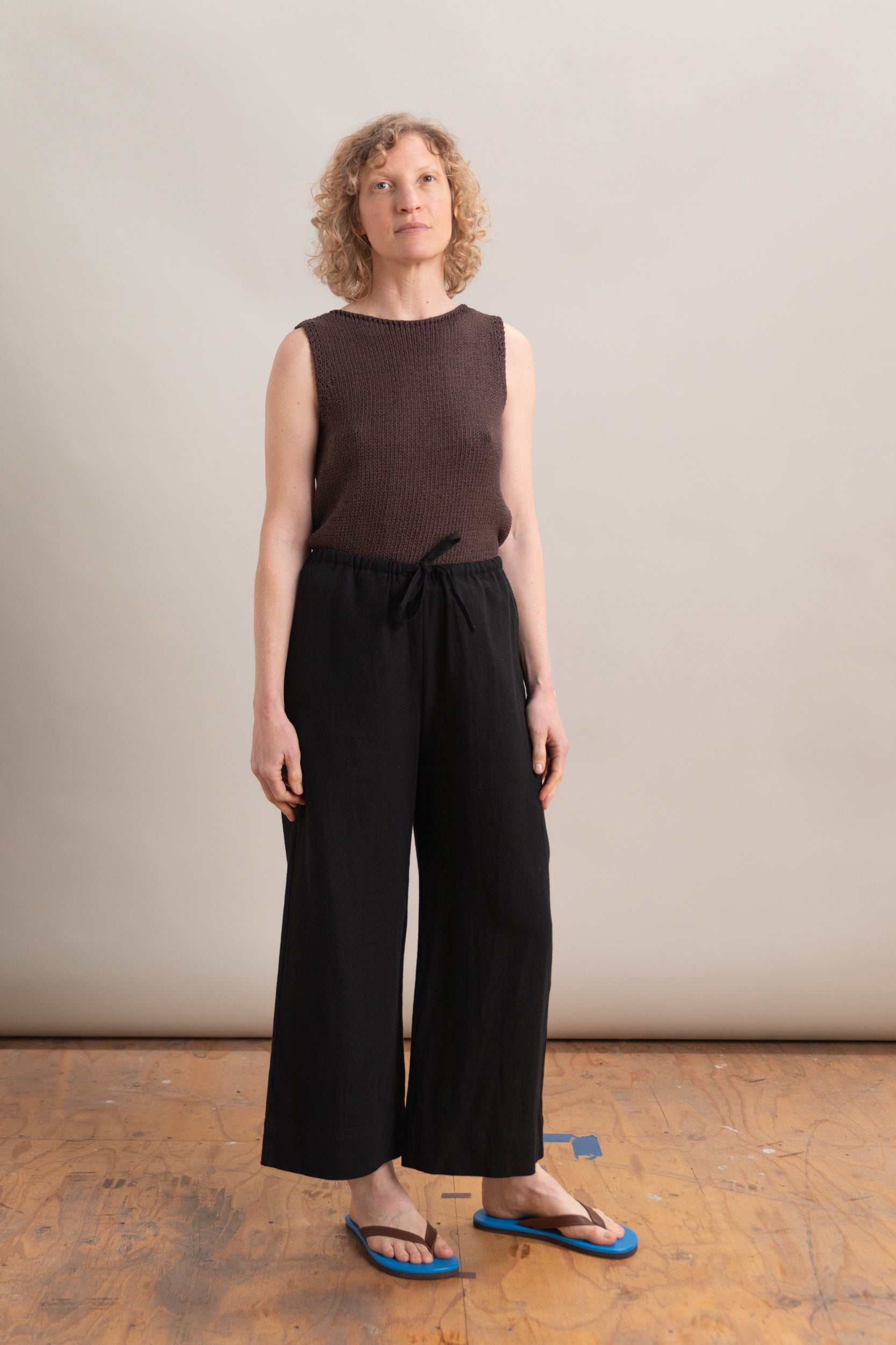 LINEN BLEND CROPPED PANTS IN BLACK
