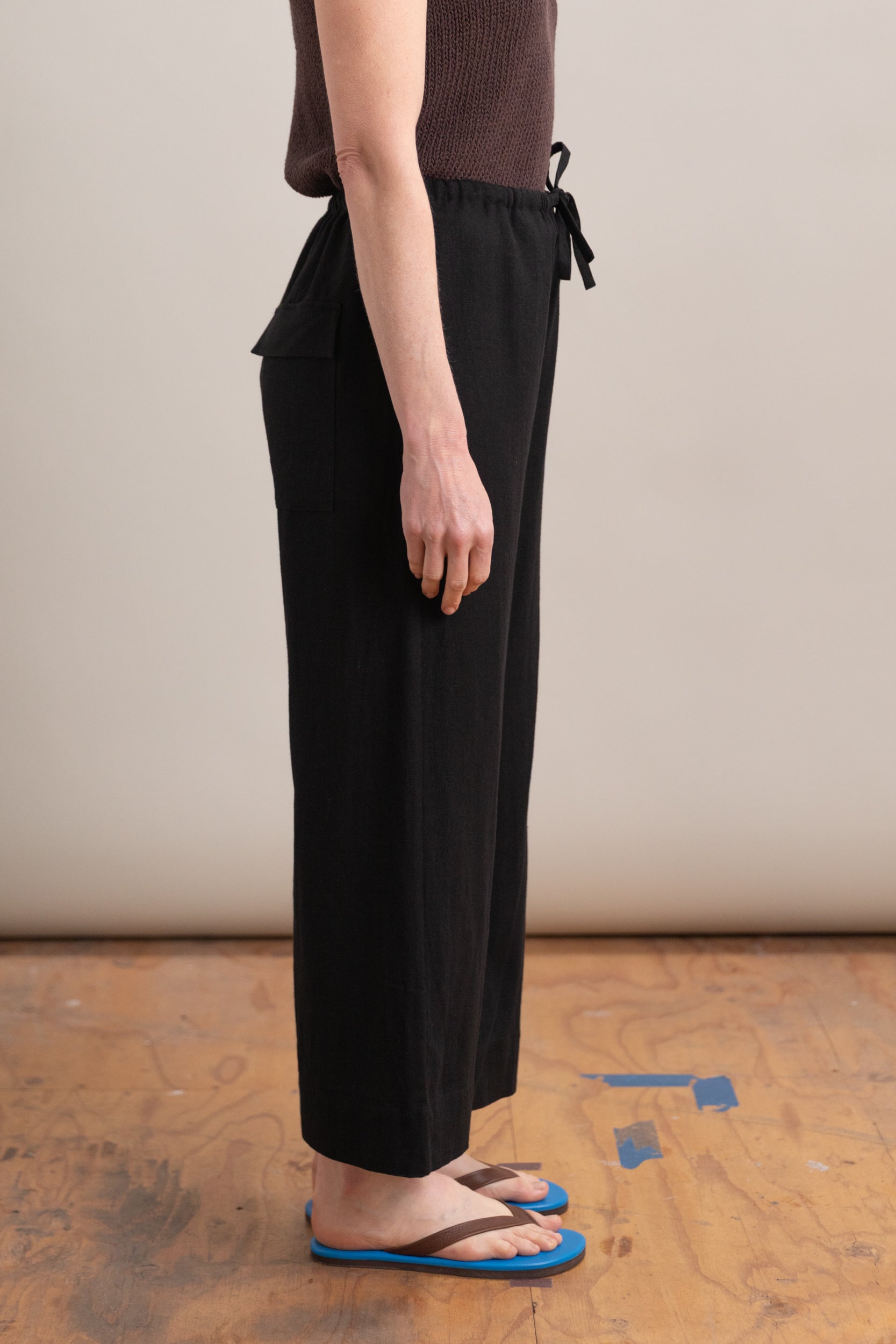 LINEN BLEND CROPPED PANTS IN BLACK