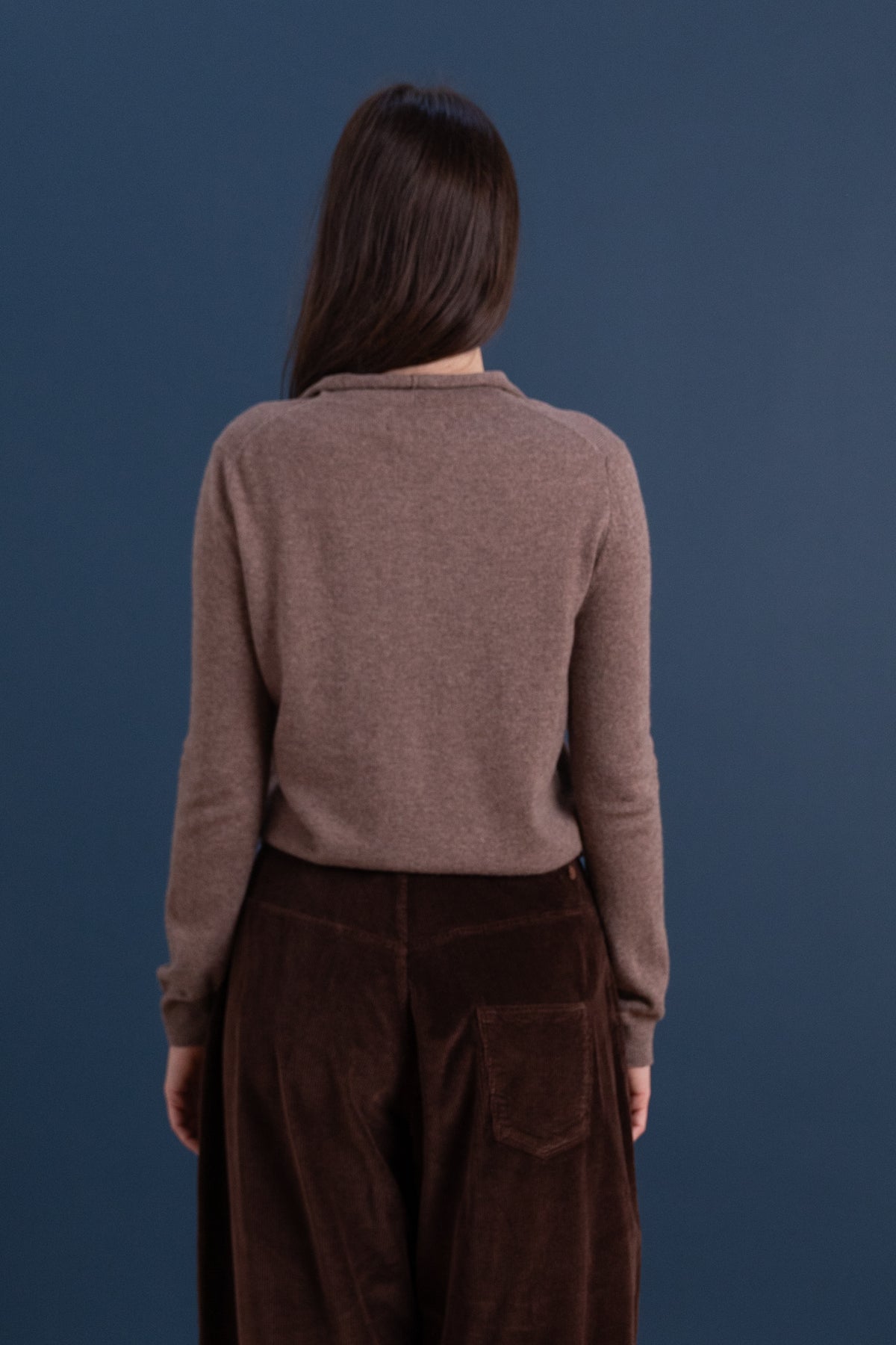 MOCK NECK CARDIGAN IN DARK BEIGE