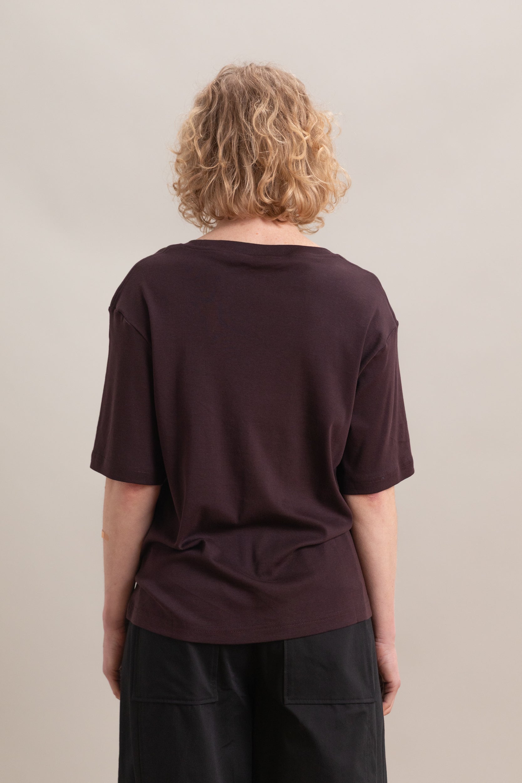 OVERSIZED T-SHIRT IN DARK BROWN