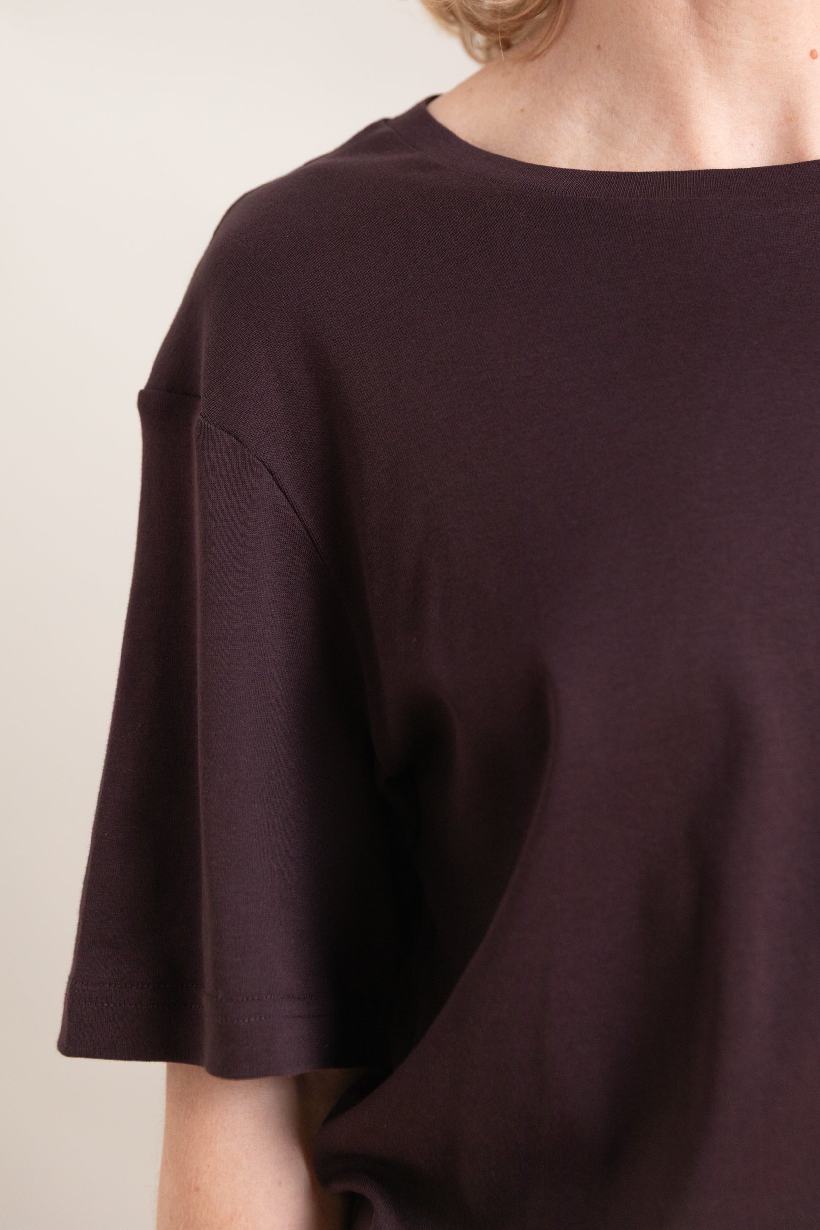 OVERSIZED T-SHIRT IN DARK BROWN