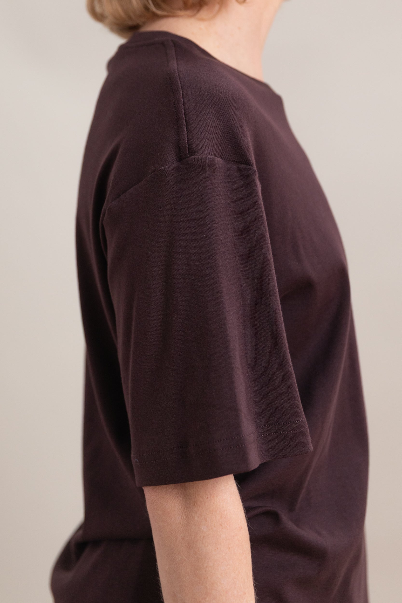 OVERSIZED T-SHIRT IN DARK BROWN