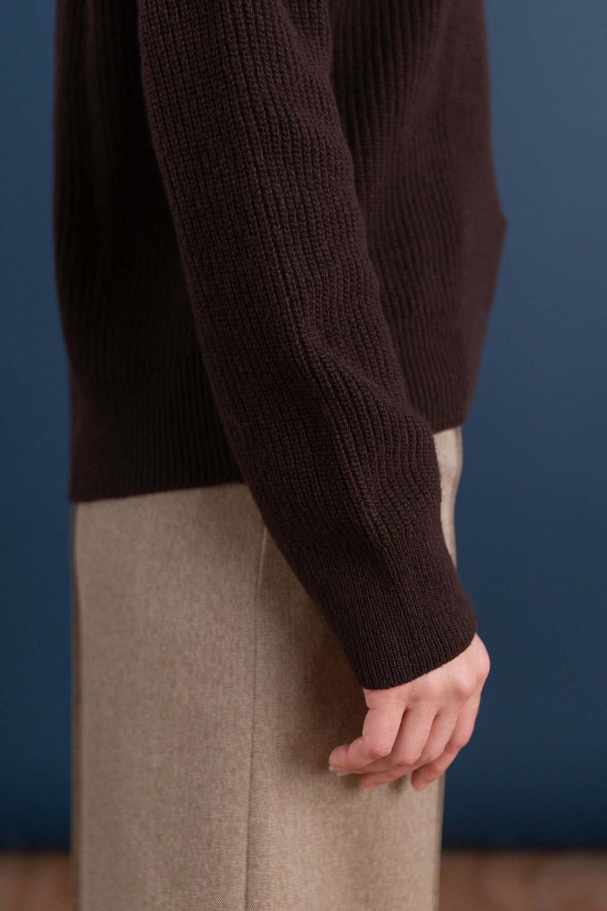 RIBBED HALF SWEATER IN BROWN