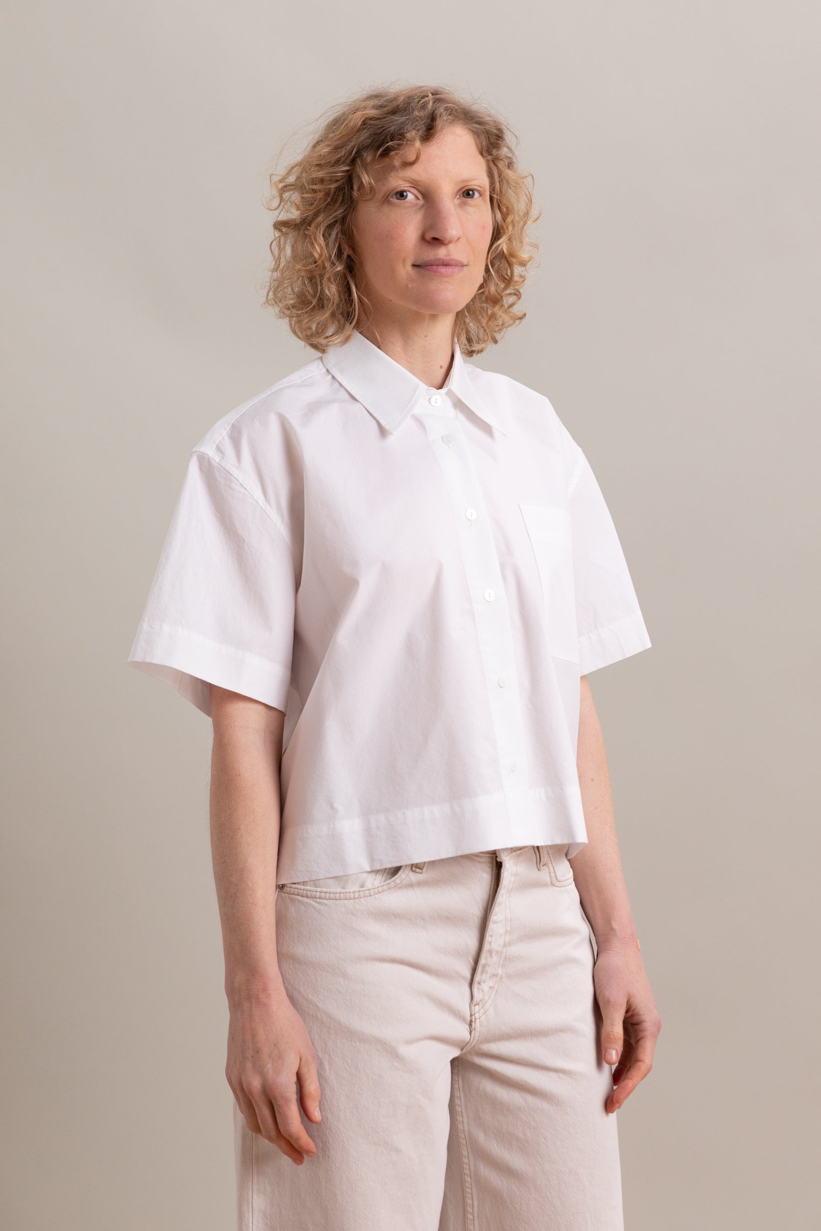 SHORT SLEEVE COTTON SHIRT IN WHITE