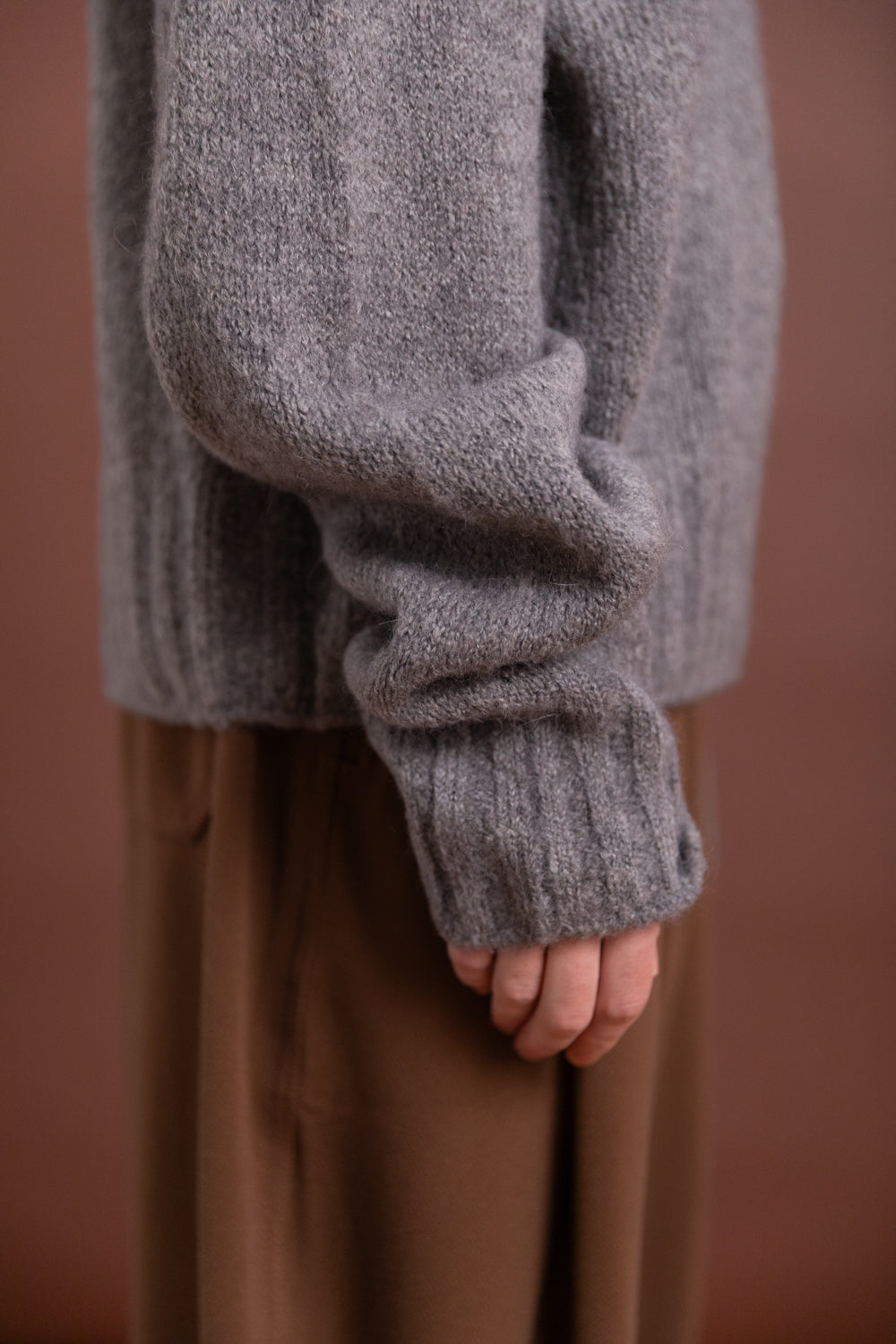 ALPACA BLEND KNIT SWEATER IN GRAY ALPACA BLEND KNIT SWEATER IN GRAY