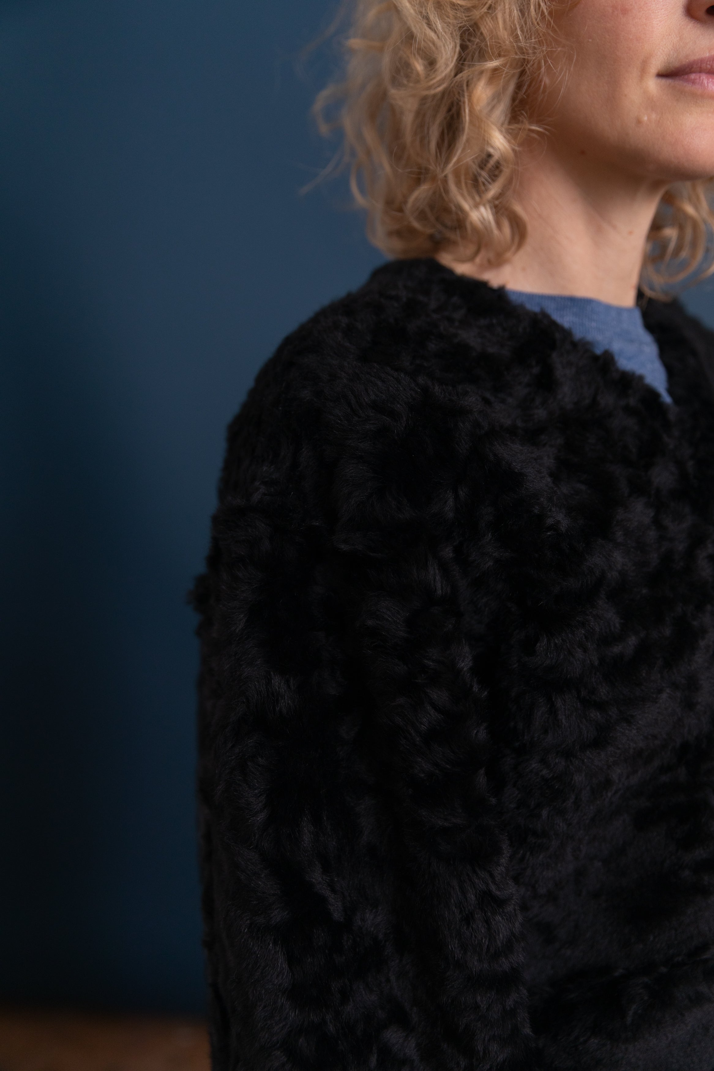 REVERSIBLE LINER IN BLACK MOSSO SHEEPSKIN