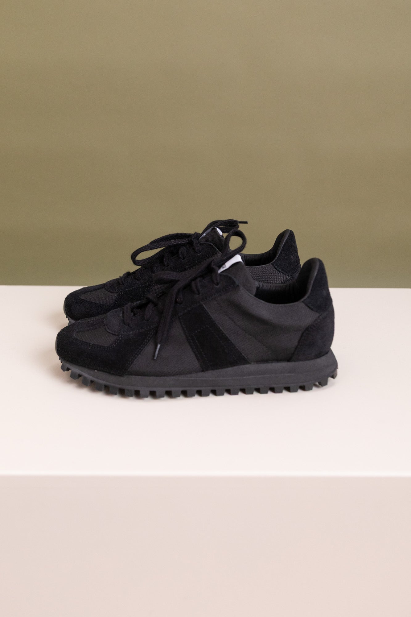 GAT TRAIL SNEAKER IN BLACK