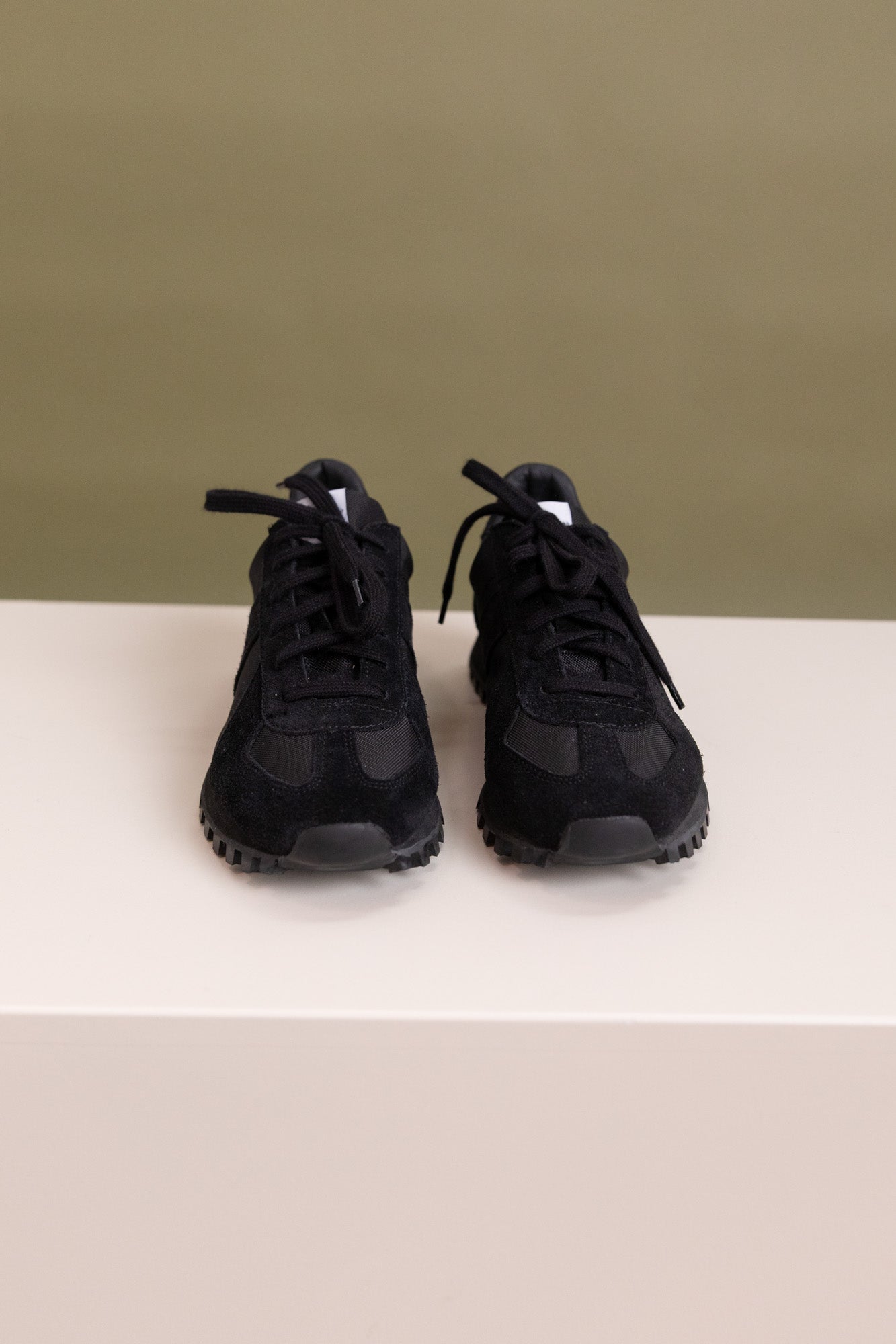 GAT TRAIL SNEAKER IN BLACK