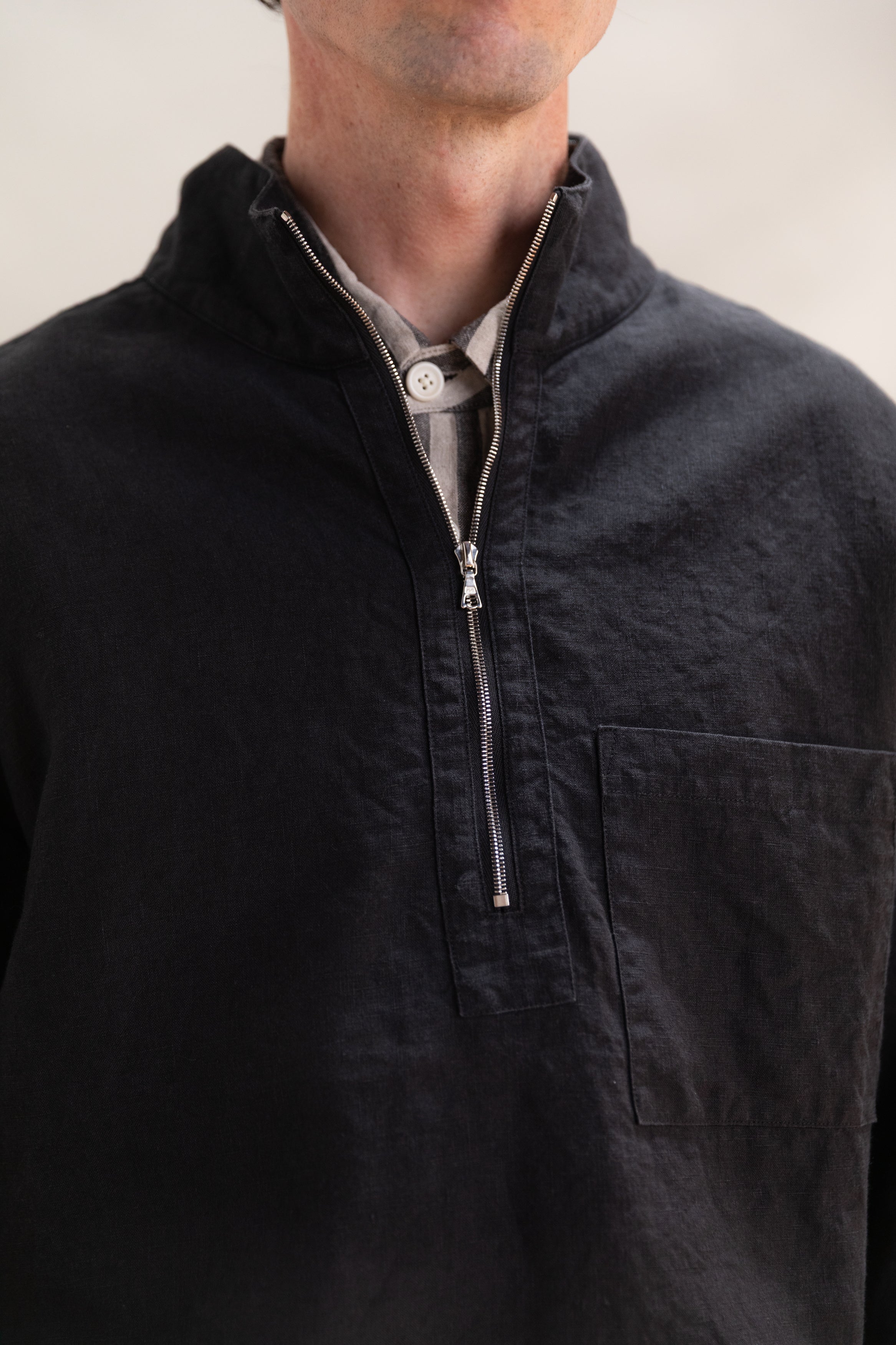CRANE PULLOVER IN BLACK LINEN