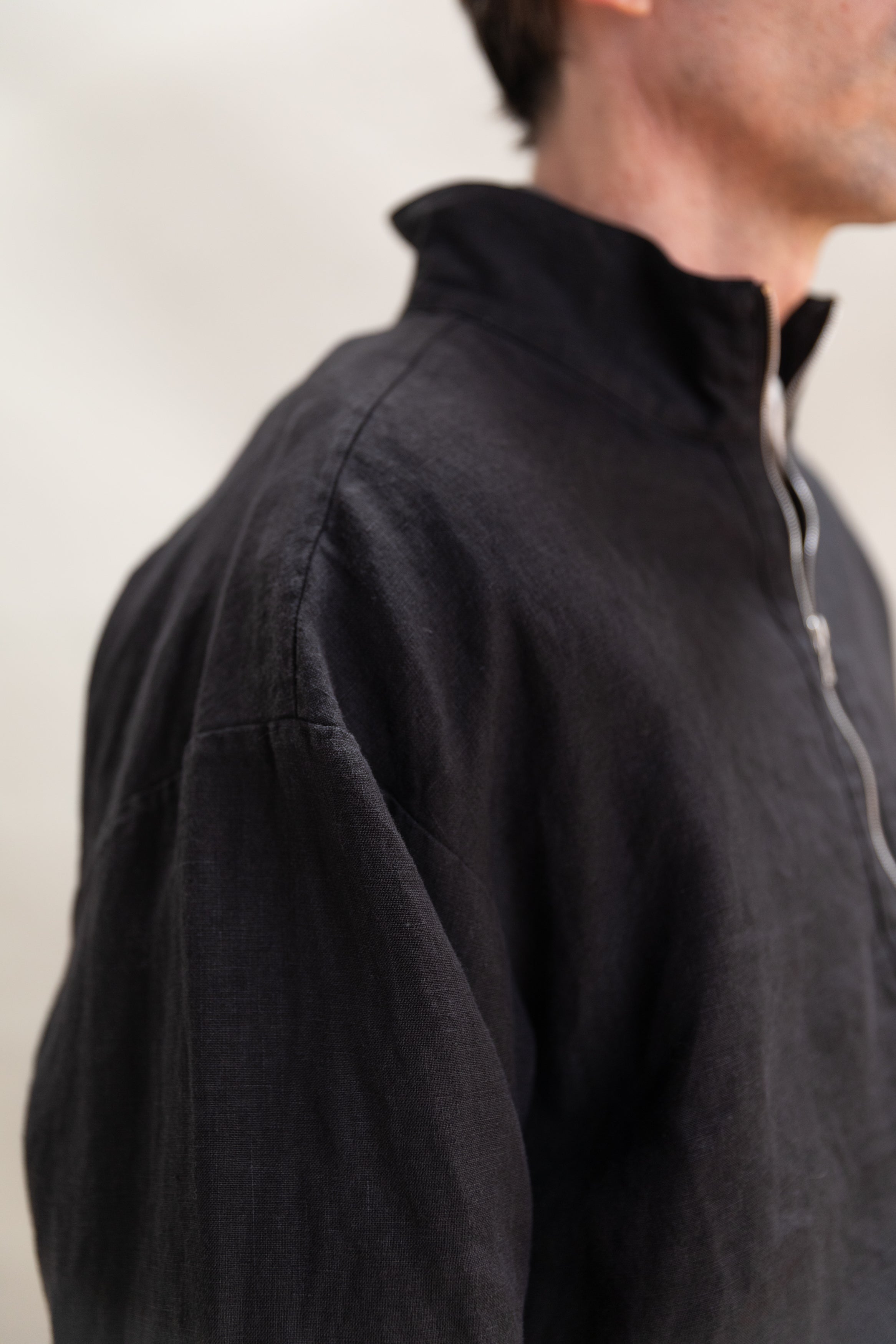 CRANE PULLOVER IN BLACK LINEN