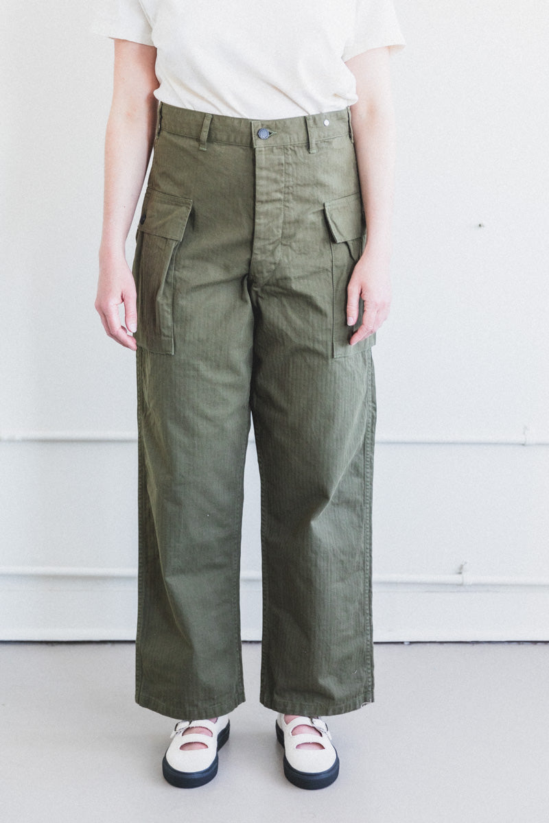 US ARMY FIT TWO POCKET CARGO PANTS IN ARMY GREEN