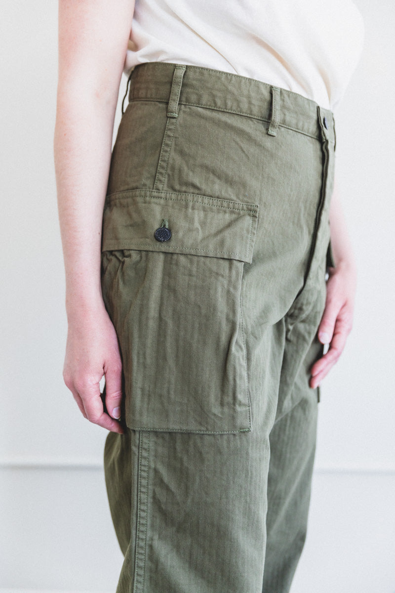 US ARMY FIT TWO POCKET CARGO PANTS IN ARMY GREEN