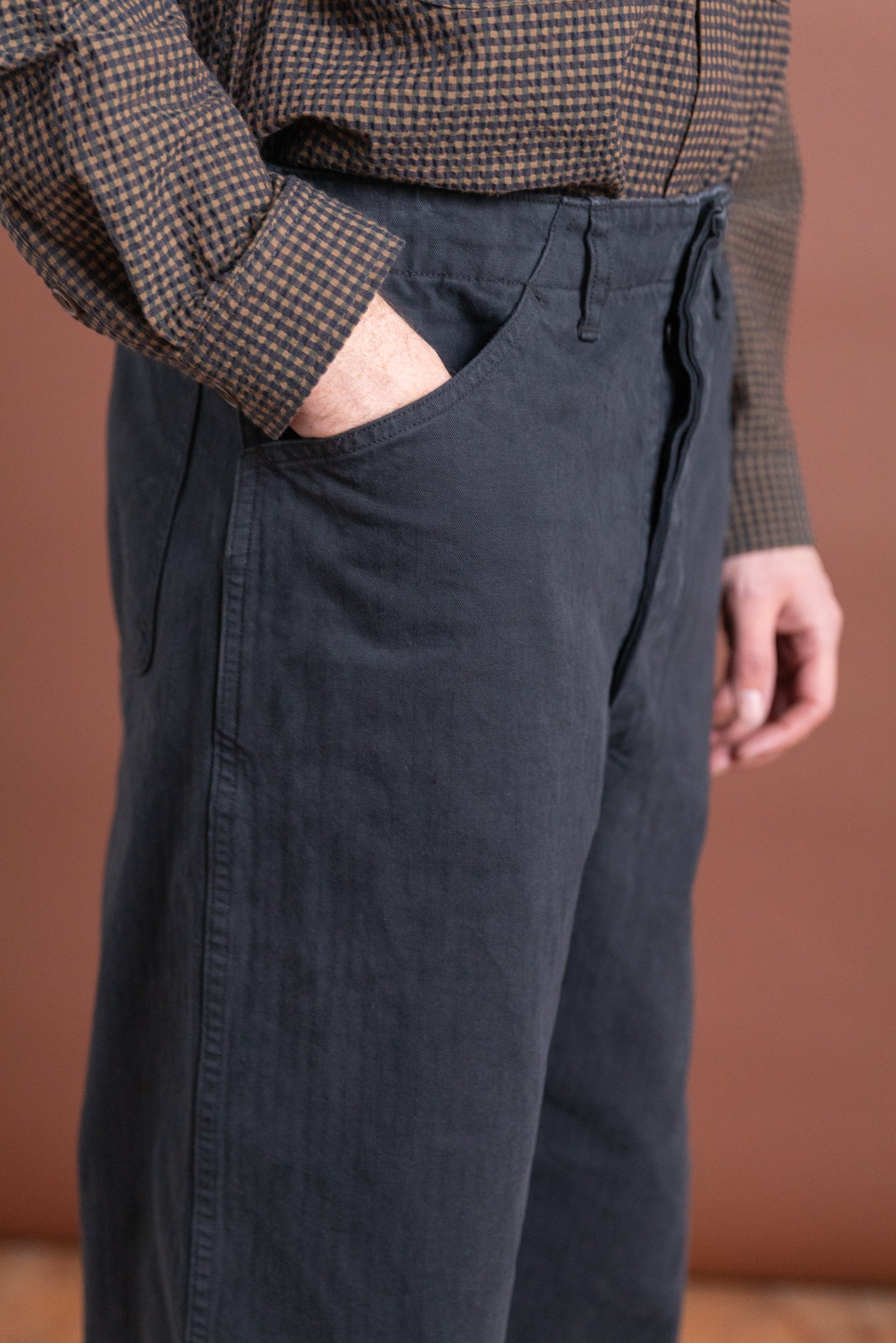 OUTIL PANTALON LAURE “Black Herringbone” Outil / Black Linen Herringbone ~Pantalon Chassingnolles~ | ARCH