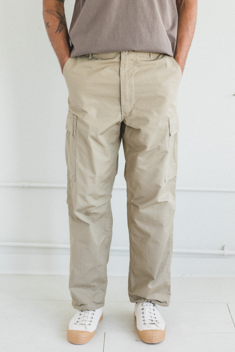 VINTAGE FIT SIX POCKET CARGO PANTS IN BEIGE