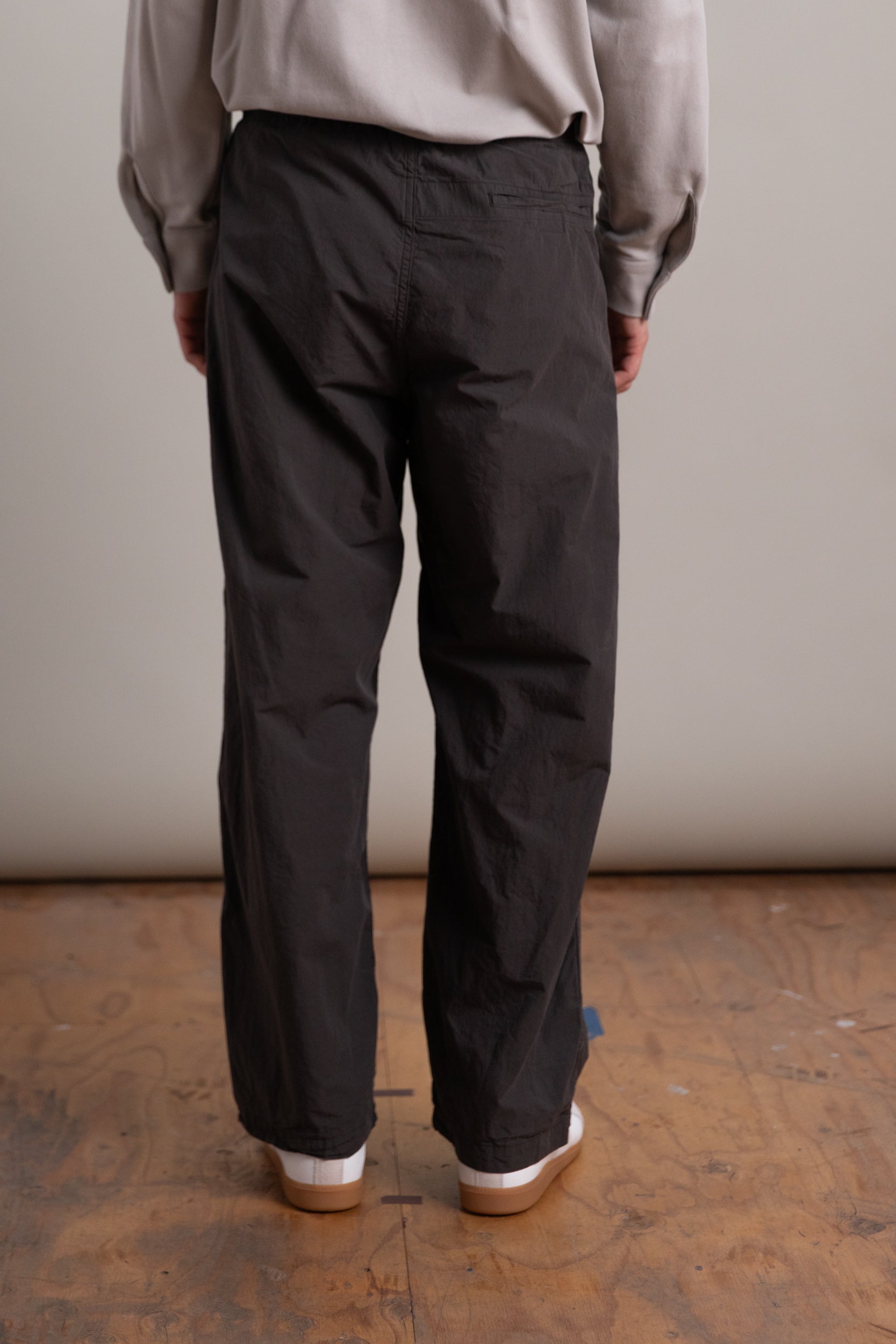 WIDE FIT NEW YORKER IN CHARCOAL GRAY