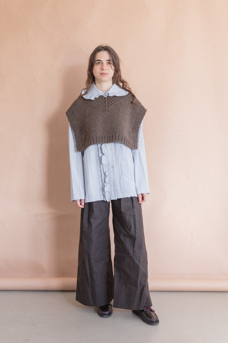 HAND KNIT WOOL BUNON VEST IN EARTH