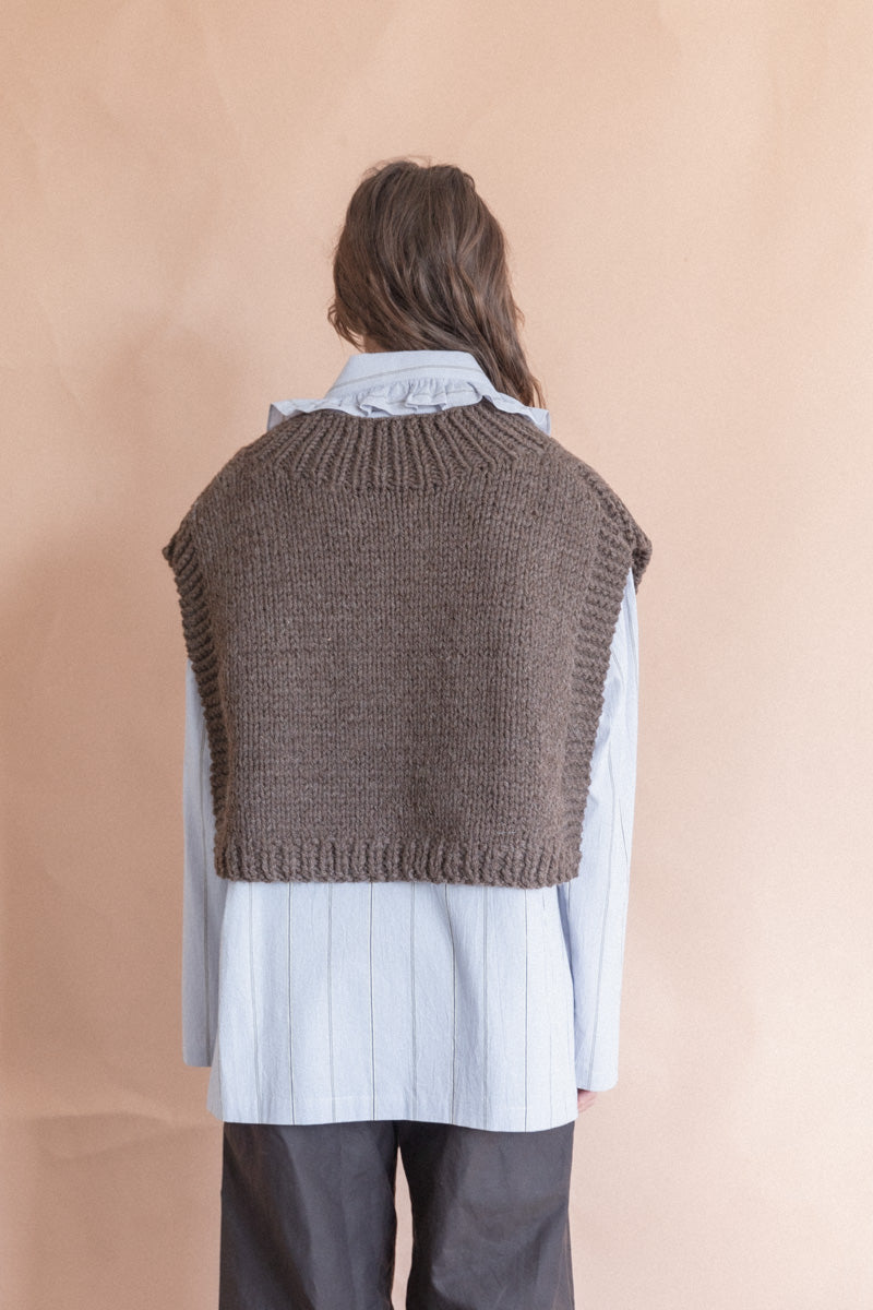 HAND KNIT WOOL BUNON VEST IN EARTH