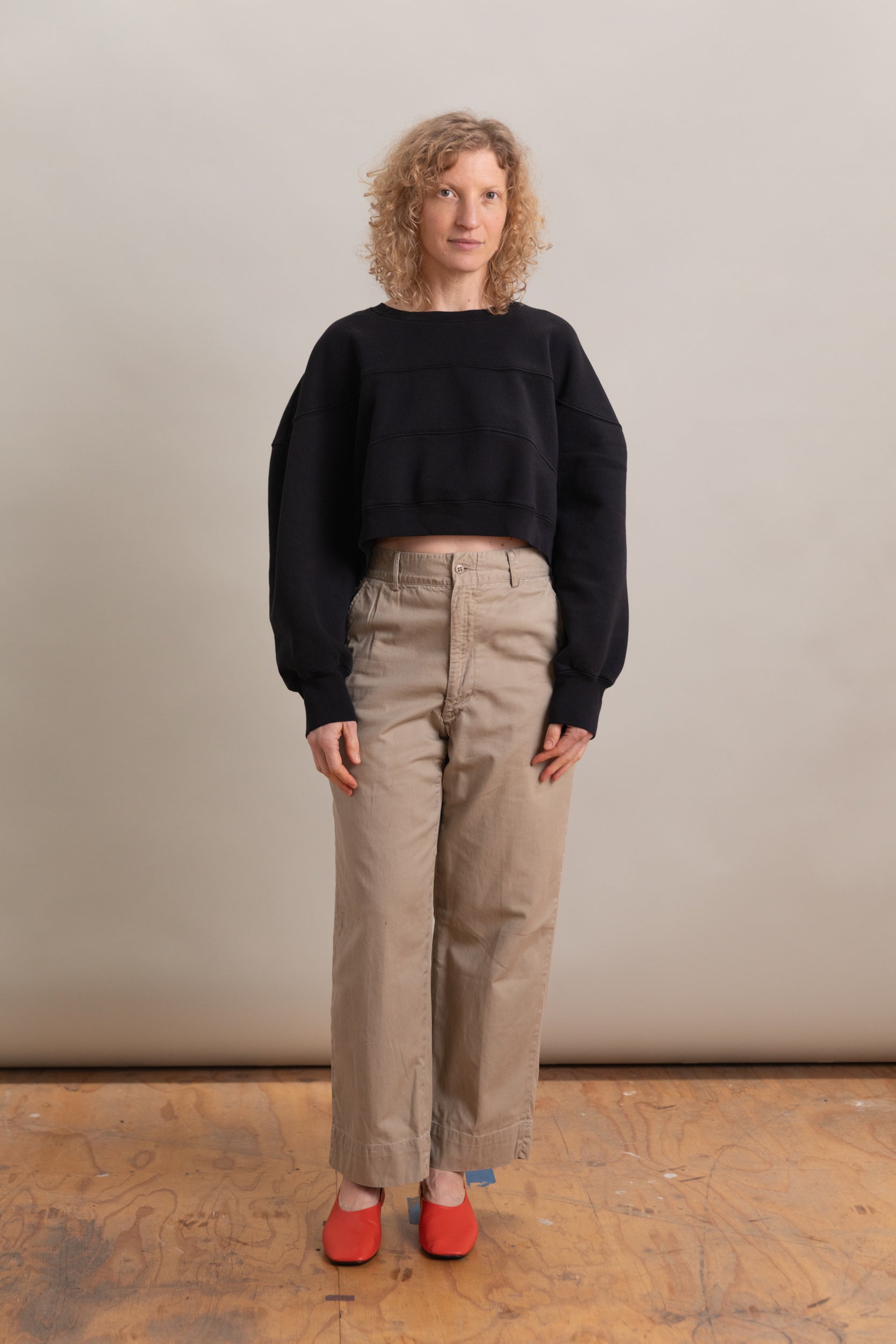 ORB SWEATSHIRT IN CHARCOAL