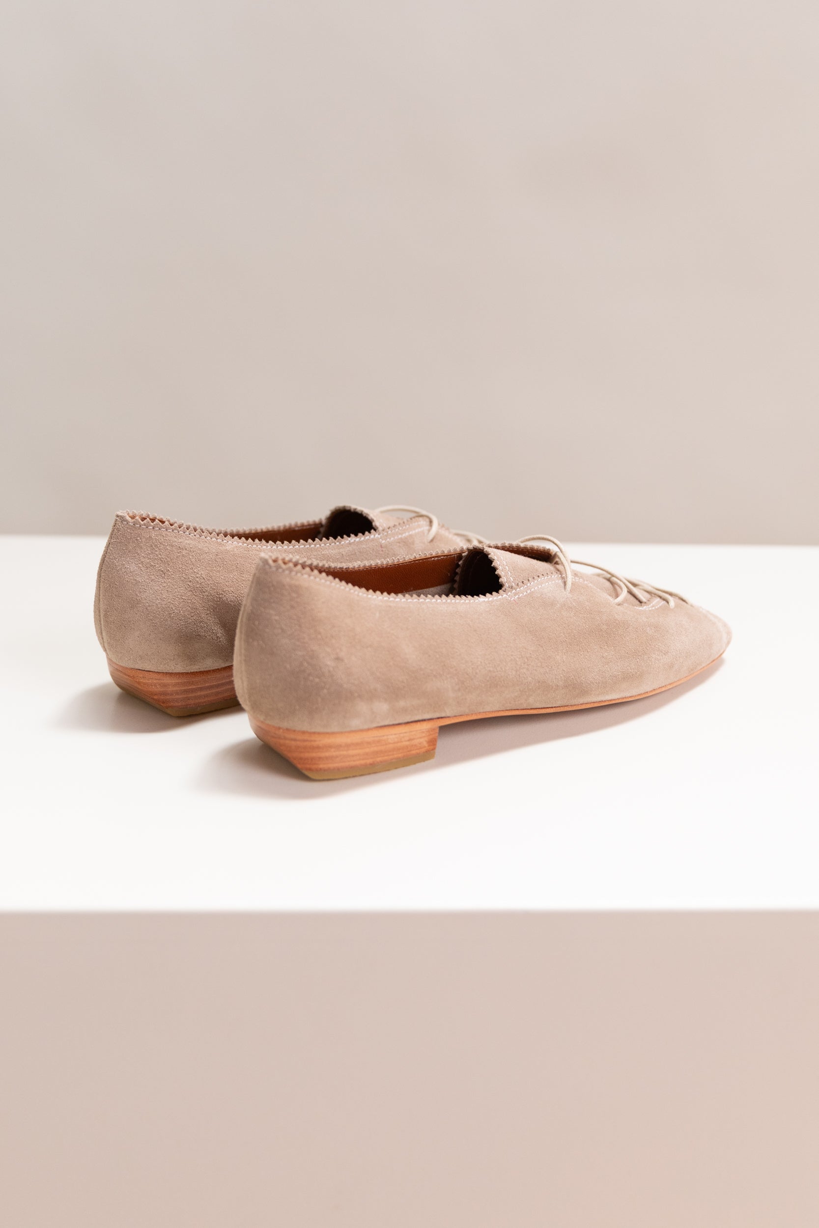 SEROWIN FLAT IN DUNE SUEDE