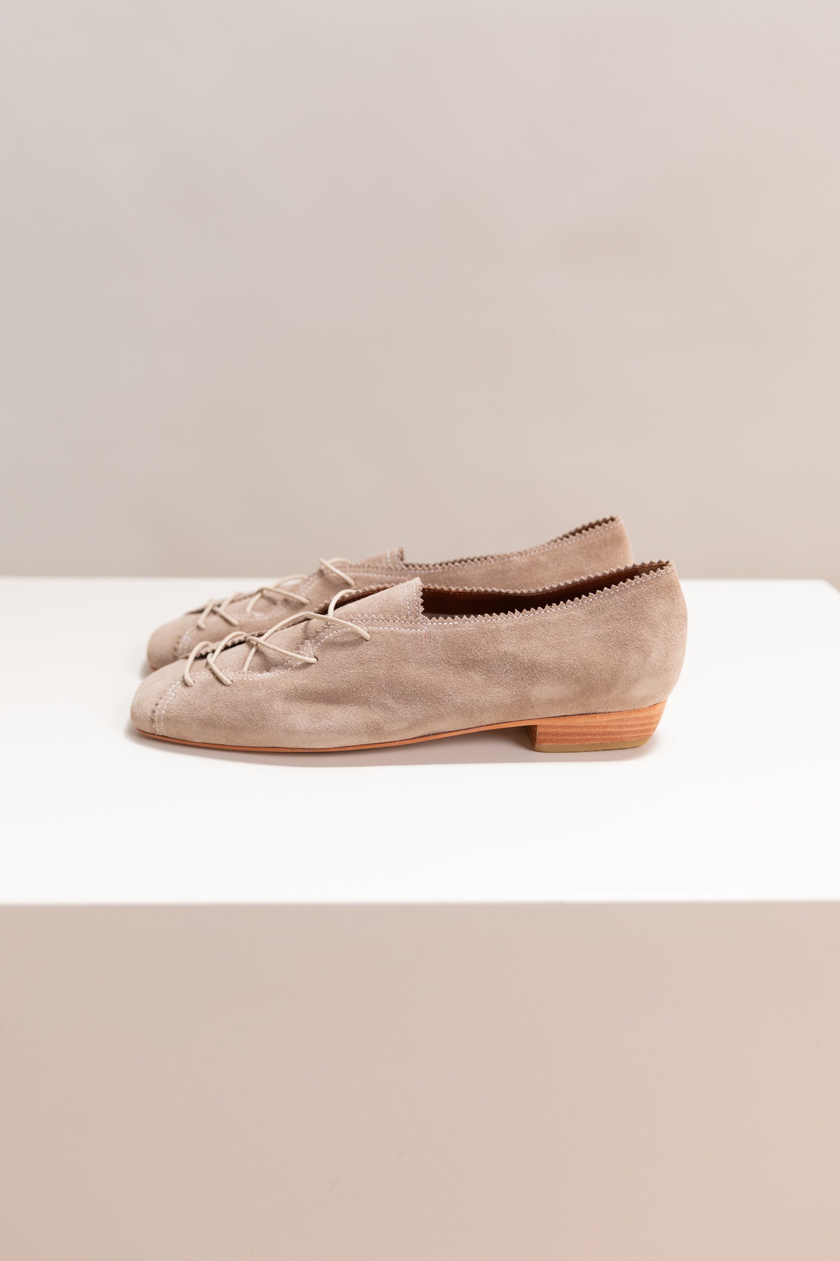 SEROWIN FLAT IN DUNE SUEDE