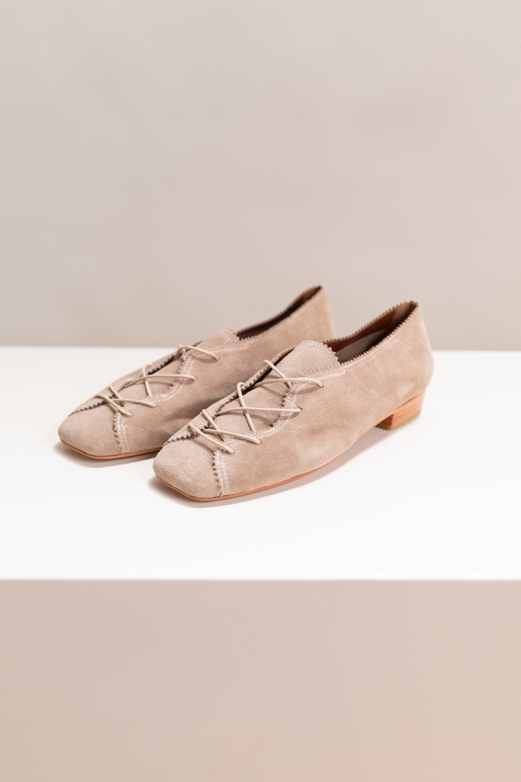 SEROWIN FLAT IN DUNE SUEDE