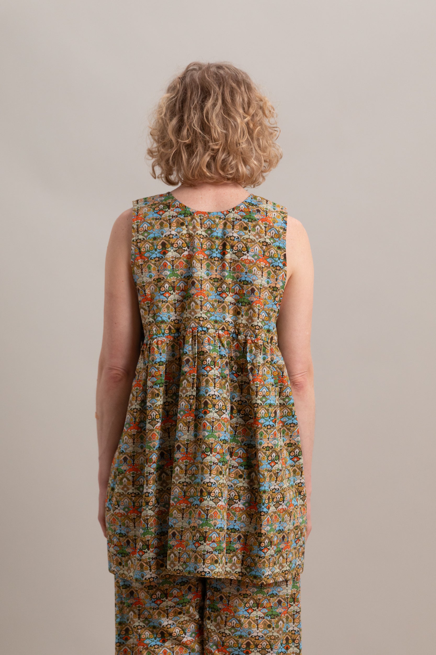 ANDRE DRESS IN SCROLL POP
