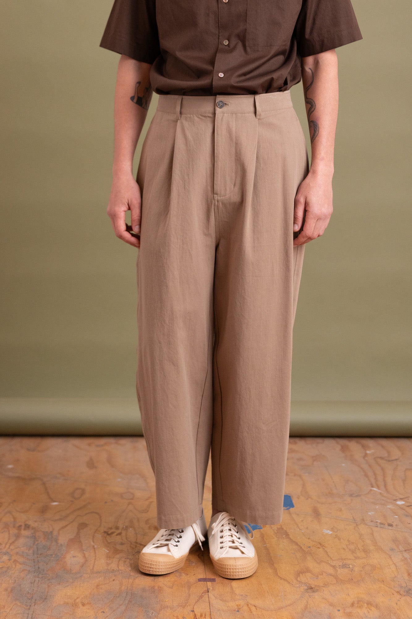BULB PANT IN DARK KHAKI