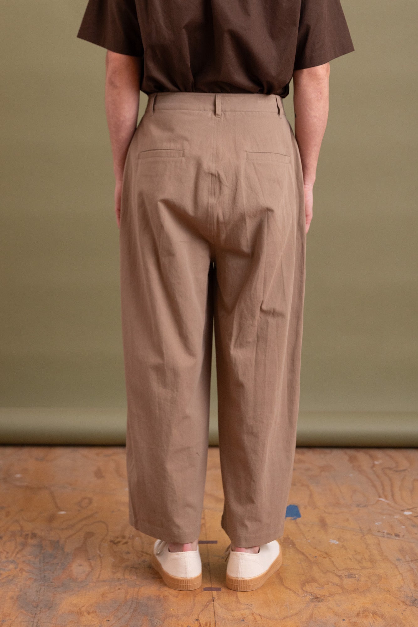 BULB PANT IN DARK KHAKI