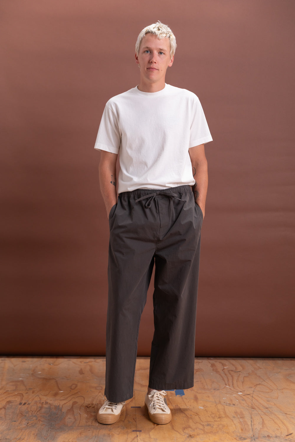 KAI PANT IN CHARCOAL
