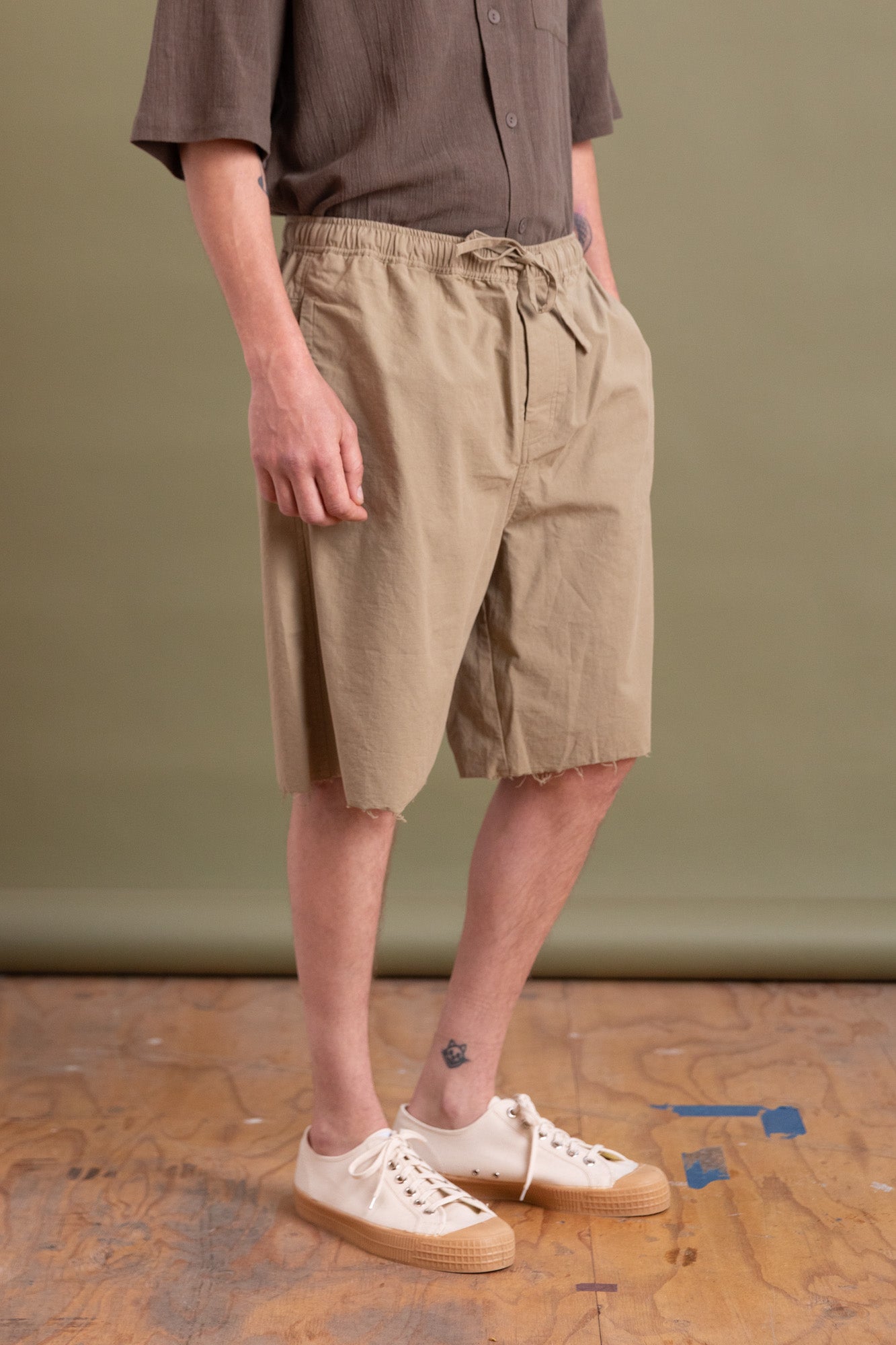 KAI SHORT IN KHAKI