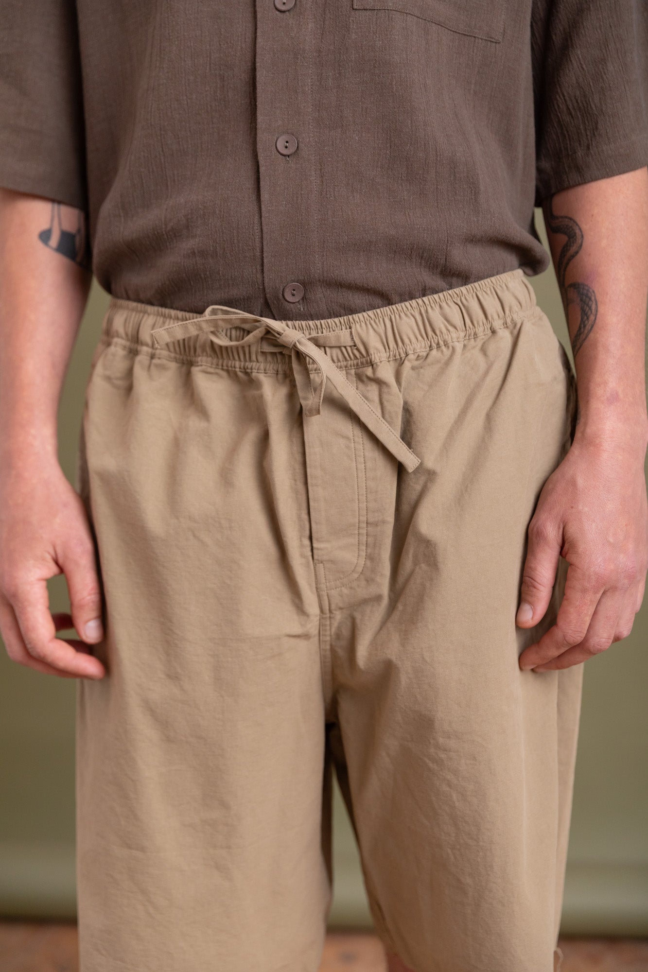 KAI SHORT IN KHAKI
