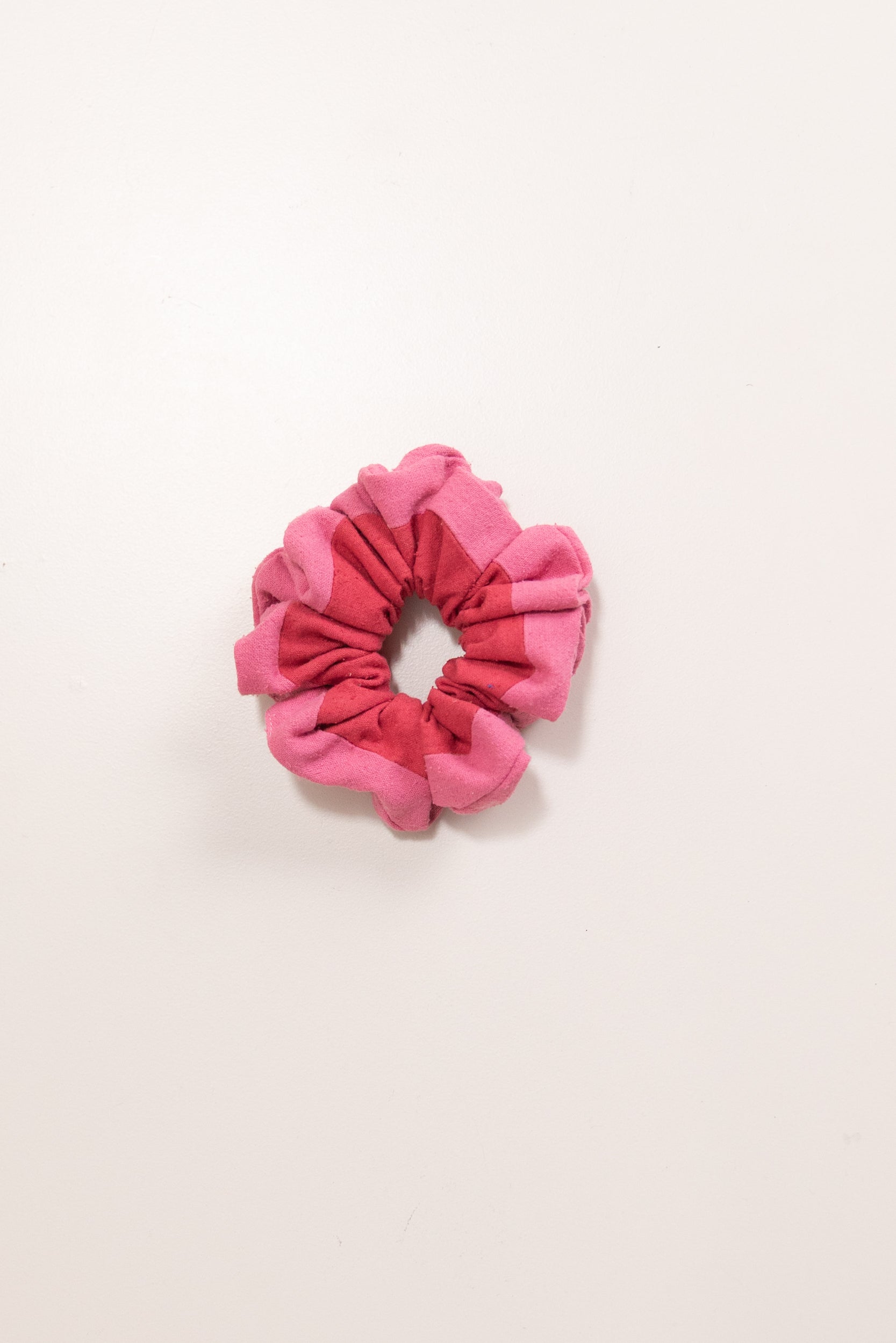 MEDIUM PINK SILK SCRUNCHIE