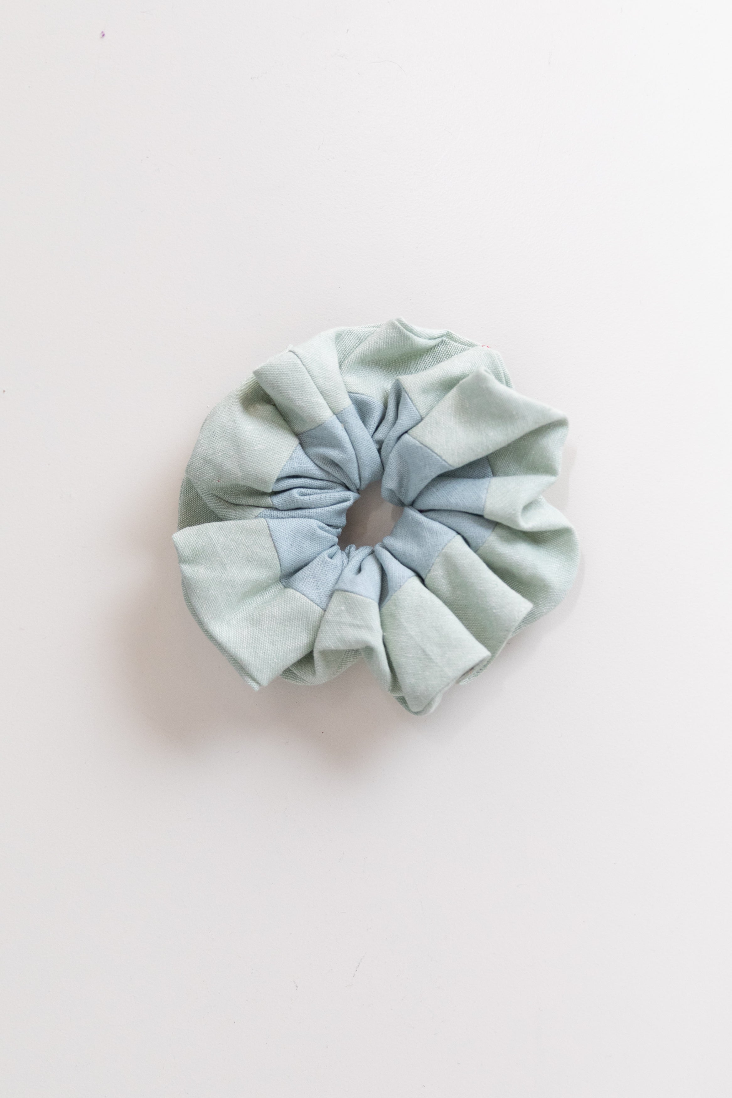 LARGE SEAFOAM AND MIST LINEN SCRUNCHIE