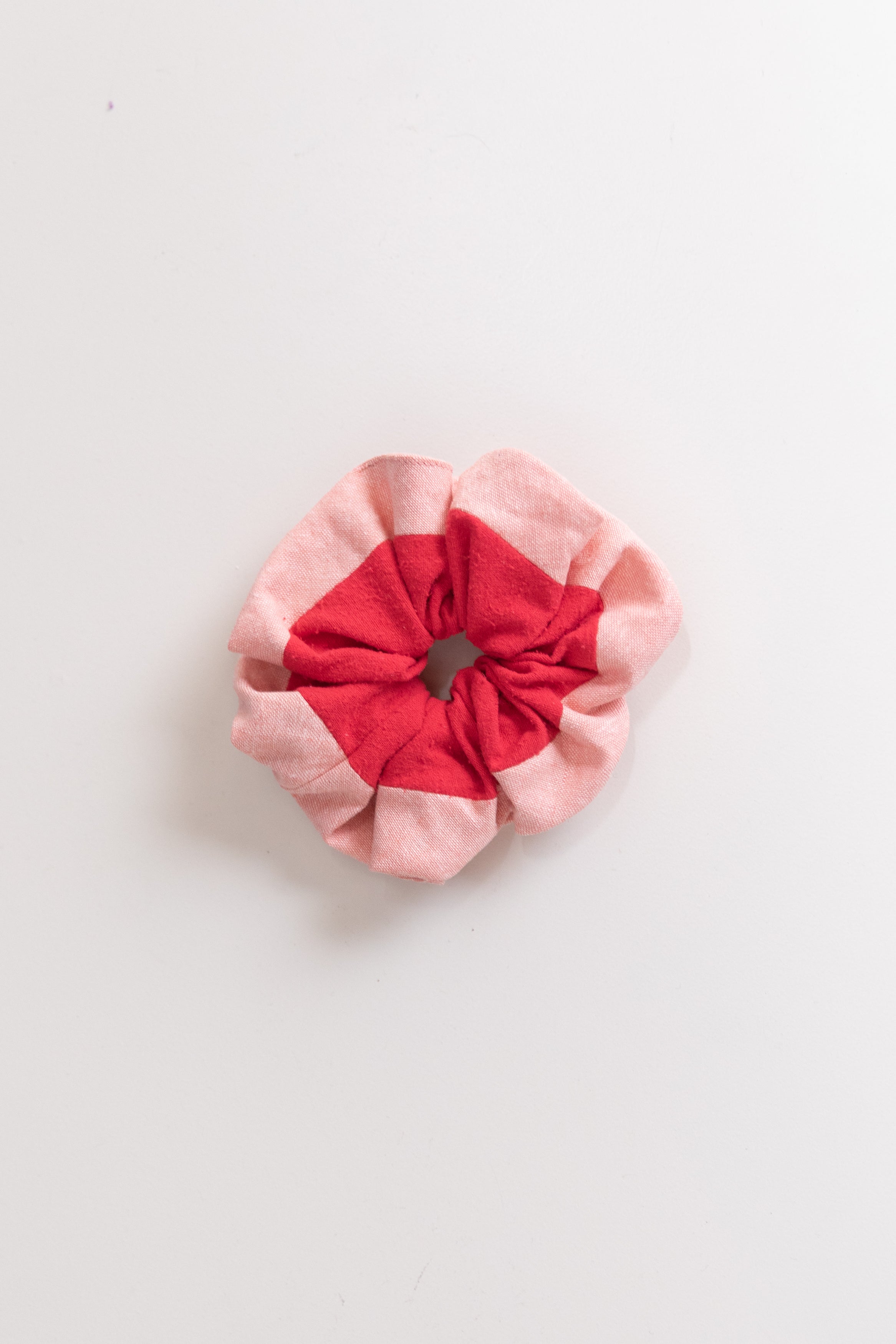 MEDIUM CORAL AND RED SILK LINEN SCRUNCHIE
