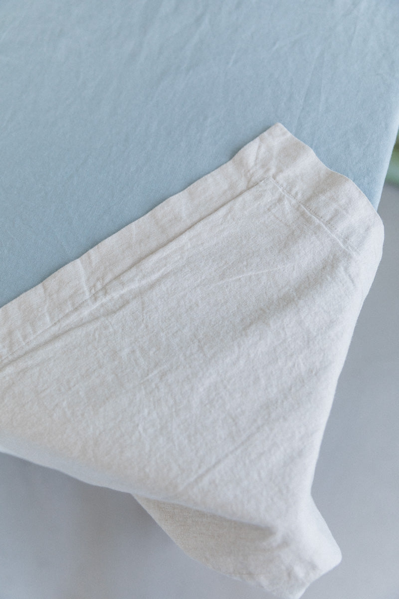 REVERSIBLE TABLECLOTH IN BLUE