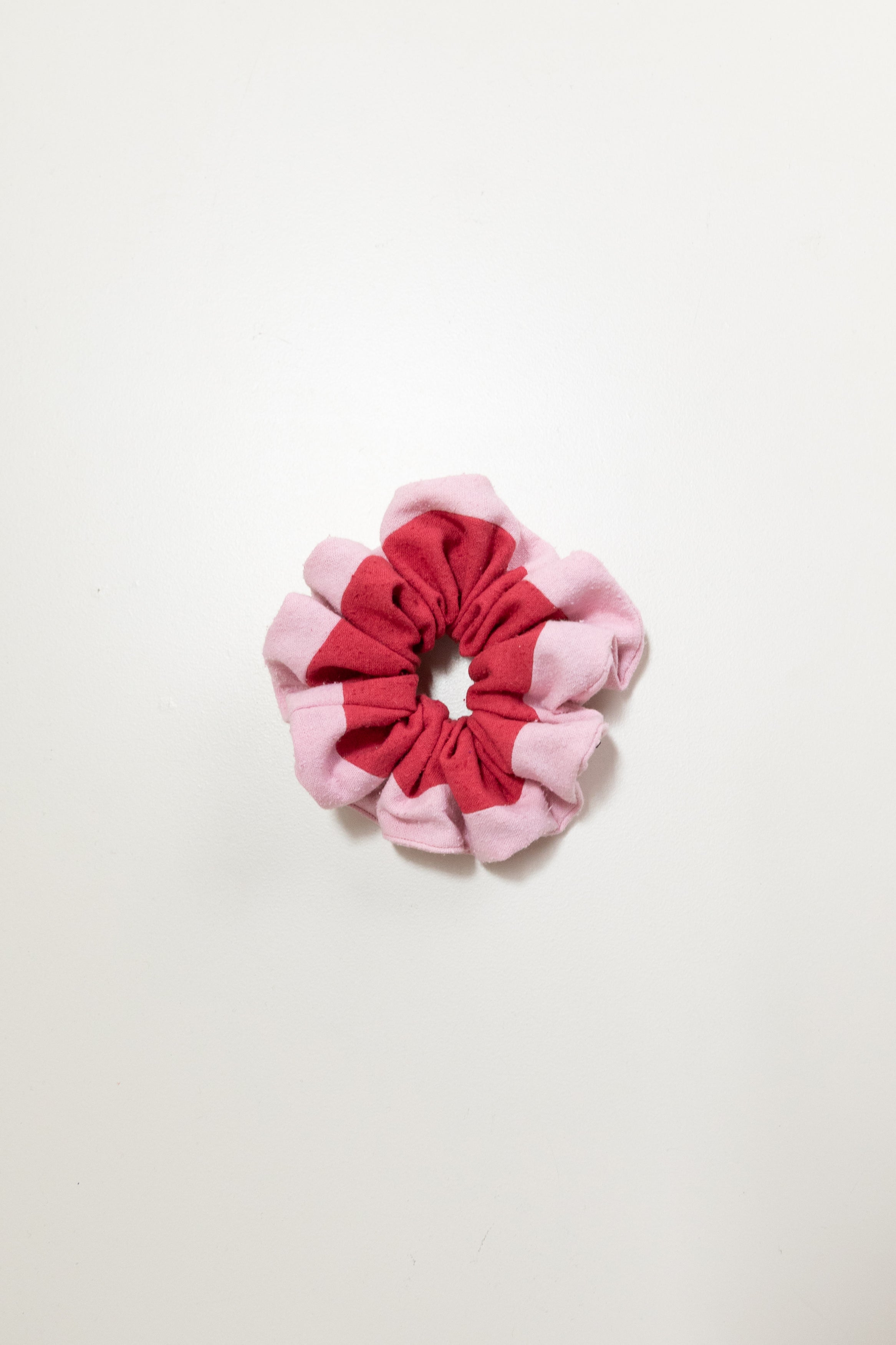 MEDIUM PINK SILK SCRUNCHIE