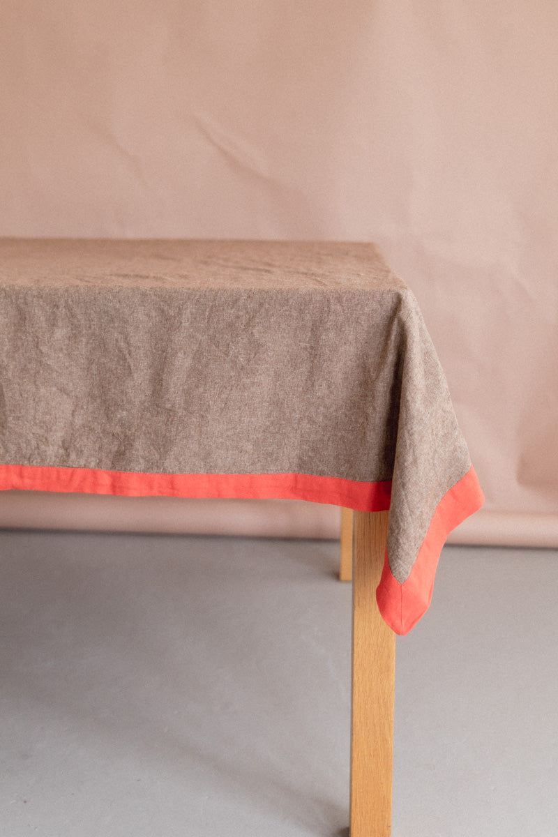 REVERSIBLE TABLECLOTH IN BROWN