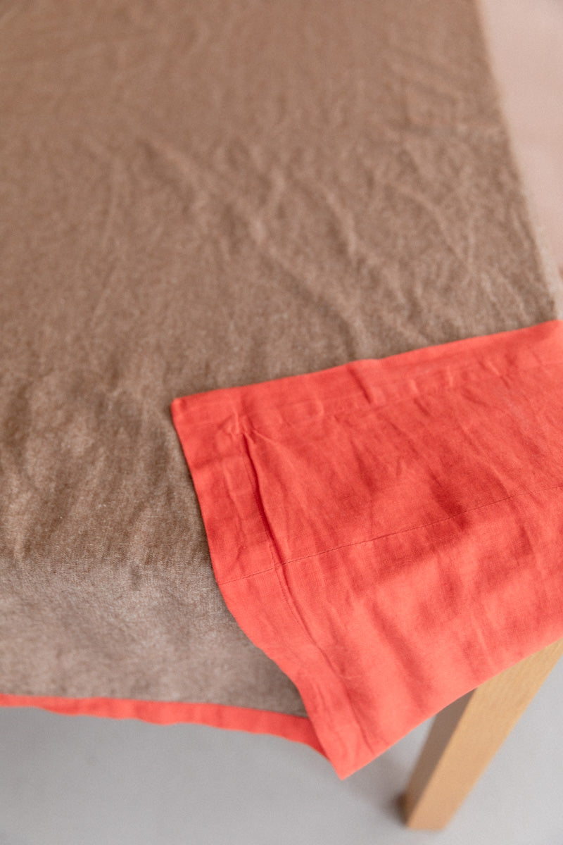 REVERSIBLE TABLECLOTH IN BROWN