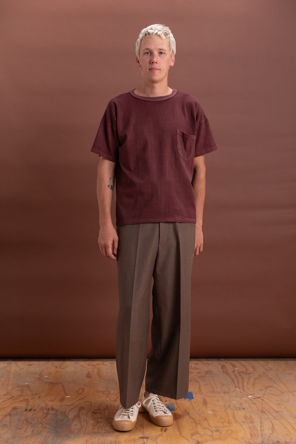 LOT 601 TEE SHIRT IN NATURAL DYED BURGUNDY