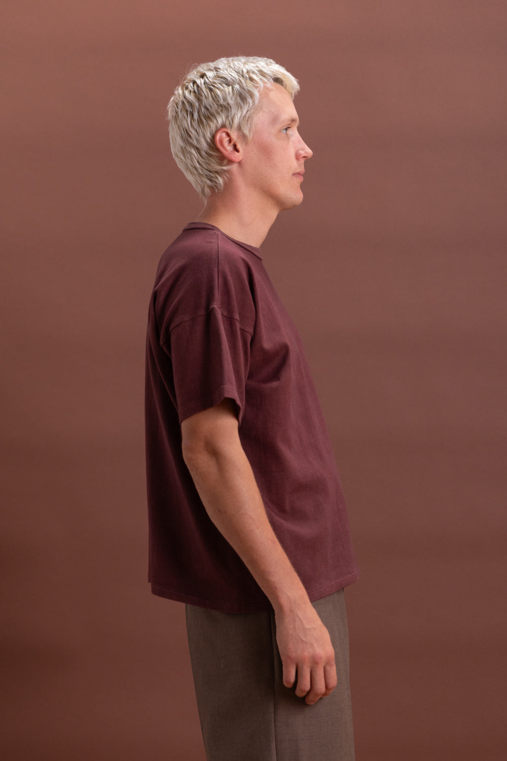 LOT 601 TEE SHIRT IN NATURAL DYED BURGUNDY