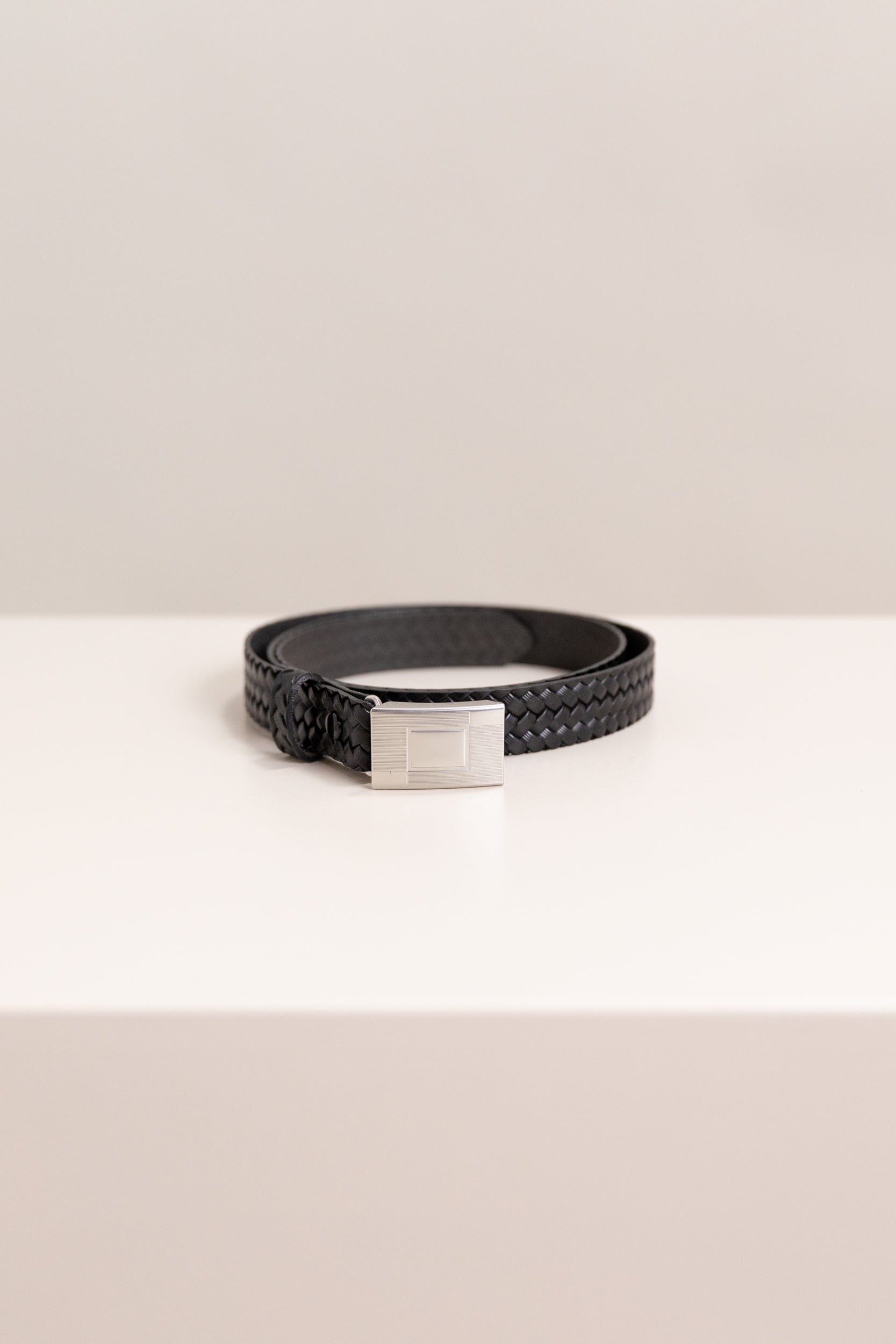 LOT 021 BASKETWEAVE PATTERN BELT IN BLACK LEATHER